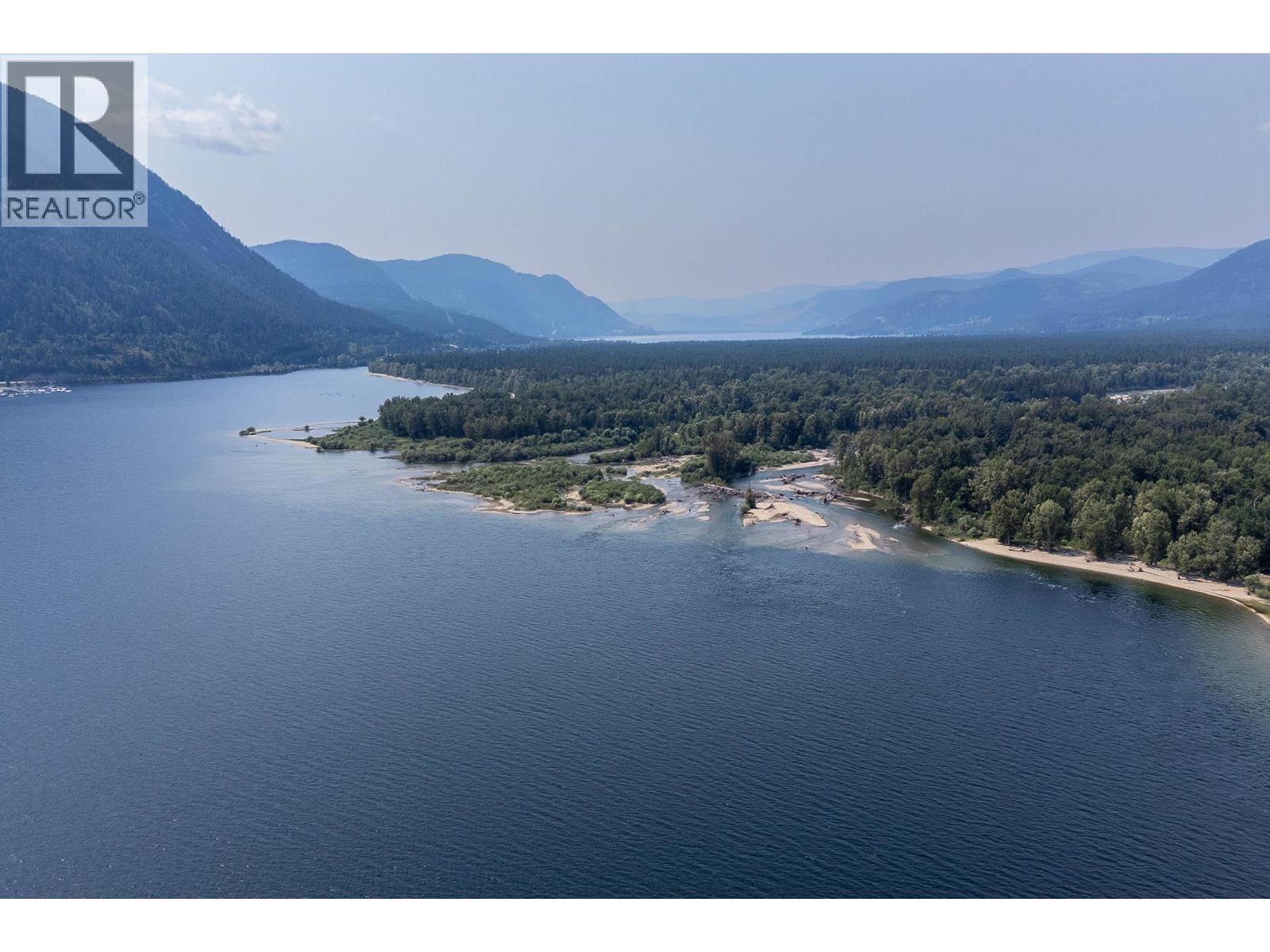 2 Clubhouse Lane, Lee Creek, BC