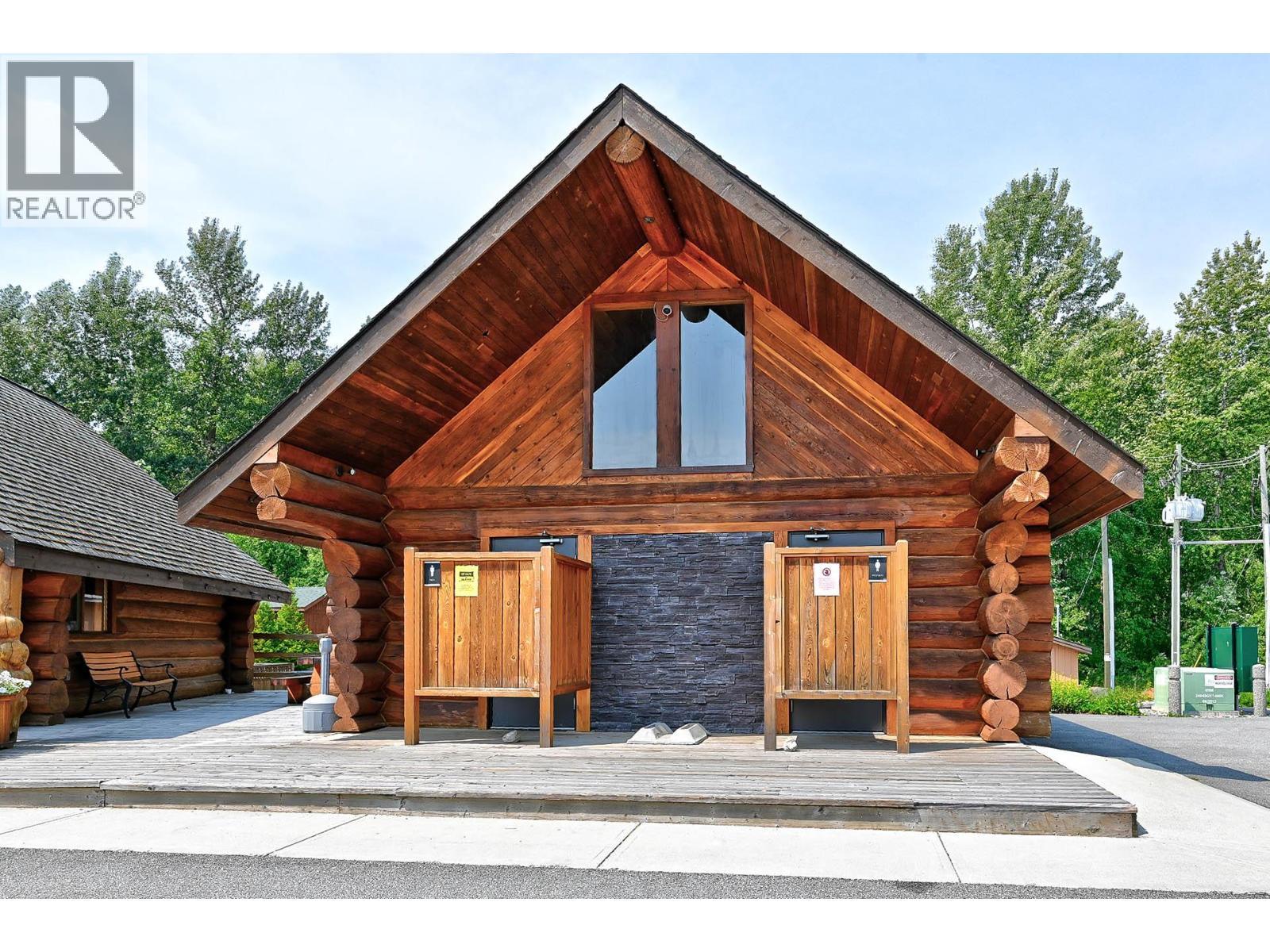 2 Clubhouse Lane, Lee Creek, BC