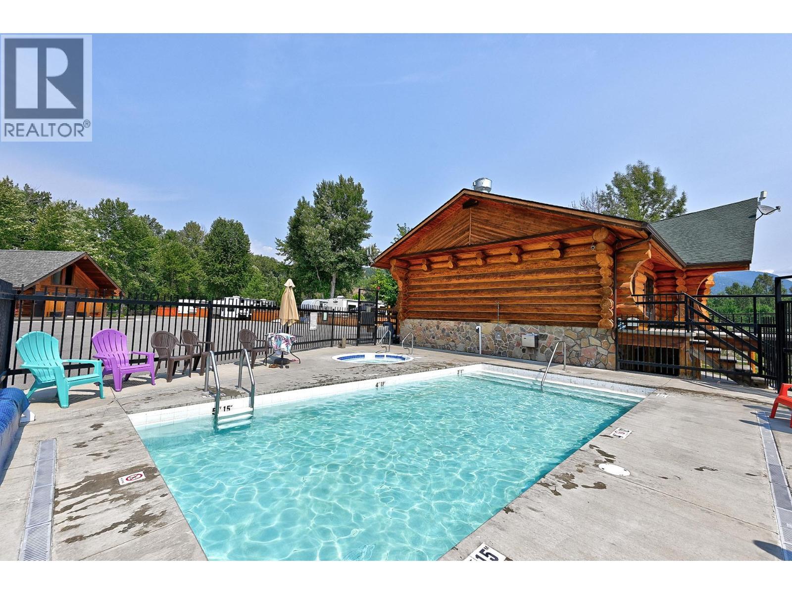 2 Clubhouse Lane, Lee Creek, BC