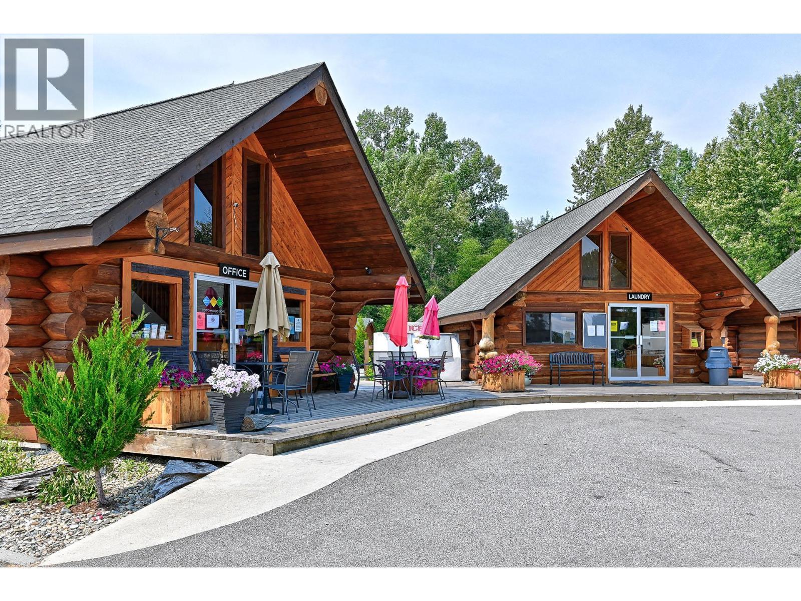 2 Clubhouse Lane, Lee Creek, BC