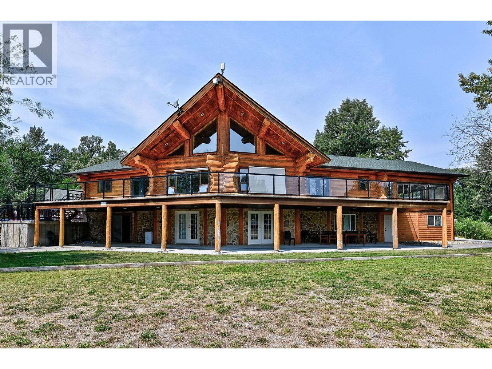 2 Clubhouse Lane, Lee Creek, BC