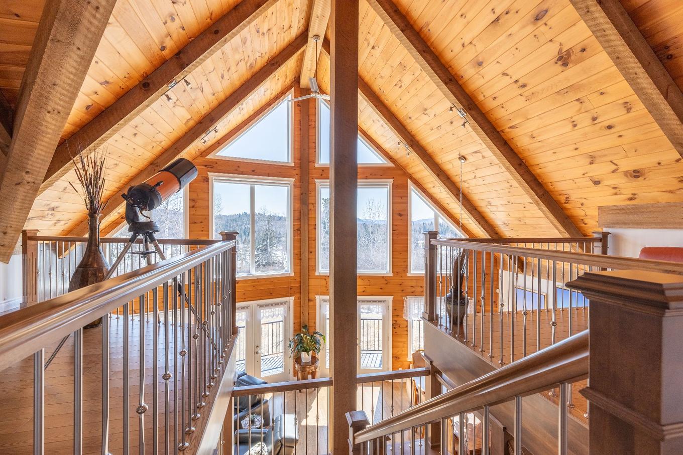 Mezzanine - 521 Rue Vic, Saint-Michel-Des-Saints, QC - Indoor Photo Showing Other Room