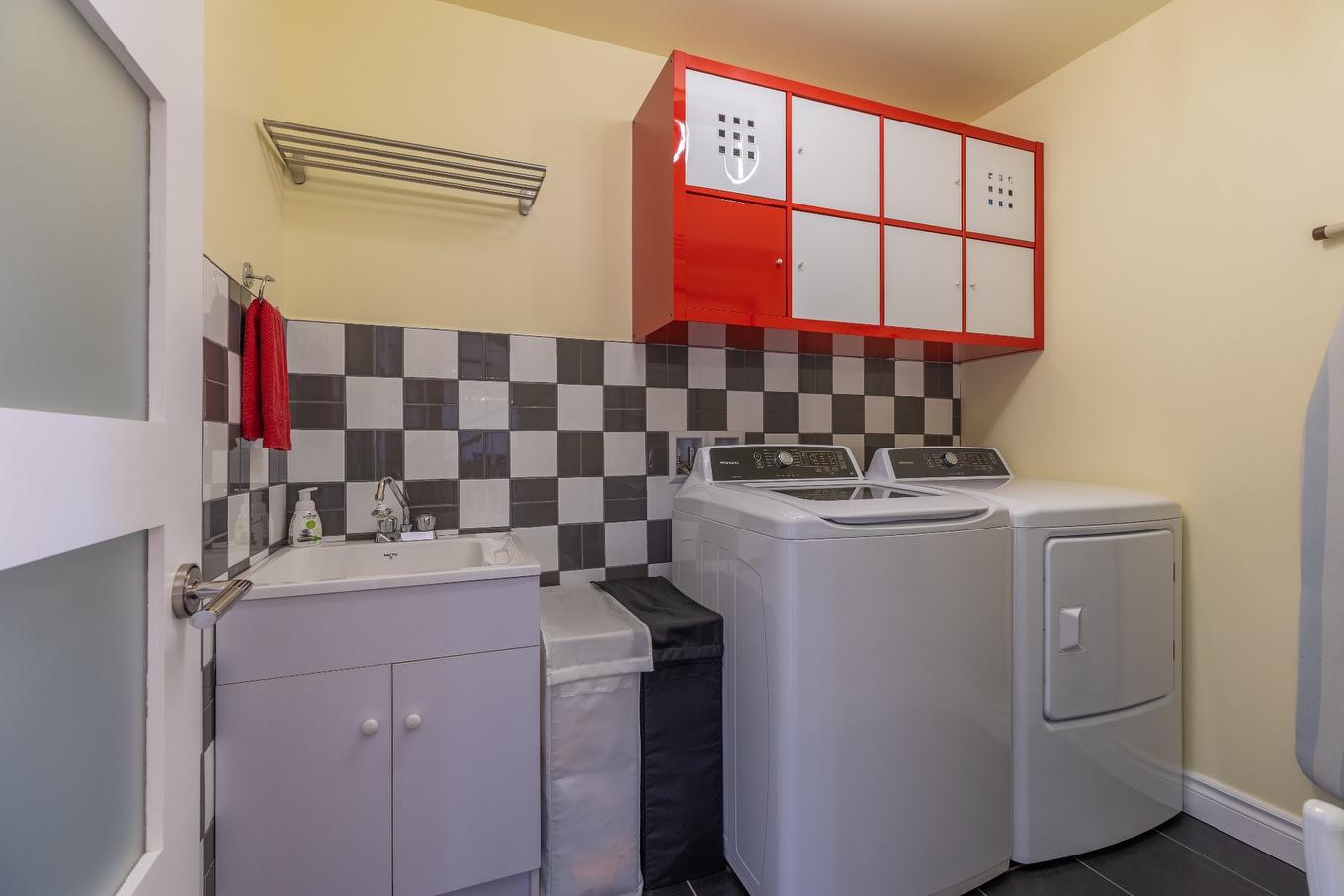 Salle de lavage - 521 Rue Vic, Saint-Michel-Des-Saints, QC - Indoor Photo Showing Laundry Room