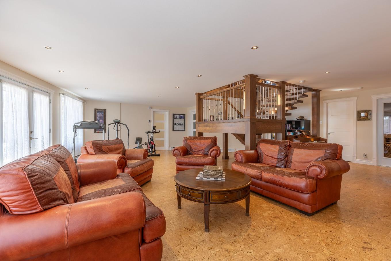 Salle familiale - 521 Rue Vic, Saint-Michel-Des-Saints, QC - Indoor Photo Showing Living Room With Fireplace