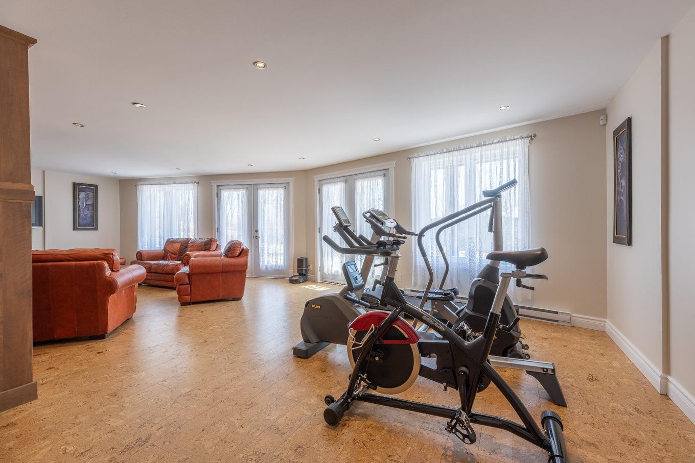 Salle d'exercice - 521 Rue Vic, Saint-Michel-Des-Saints, QC - Indoor Photo Showing Gym Room