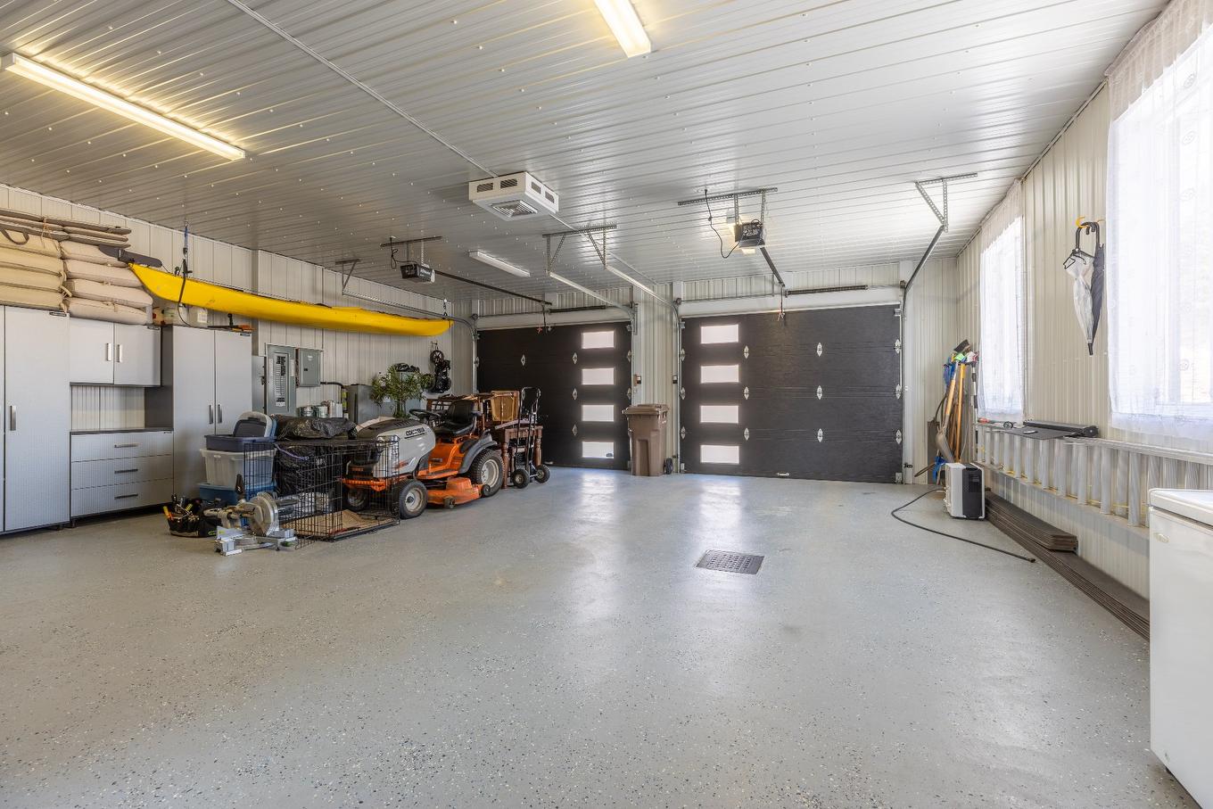 Garage - 521 Rue Vic, Saint-Michel-Des-Saints, QC - Indoor Photo Showing Garage