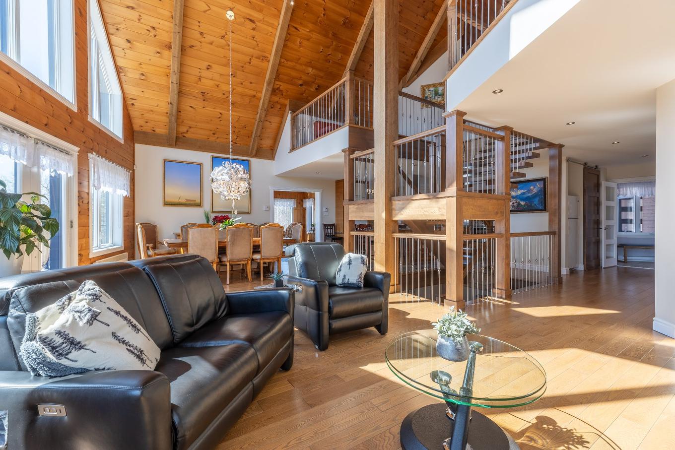 Vue d'ensemble - 521 Rue Vic, Saint-Michel-Des-Saints, QC - Indoor Photo Showing Living Room