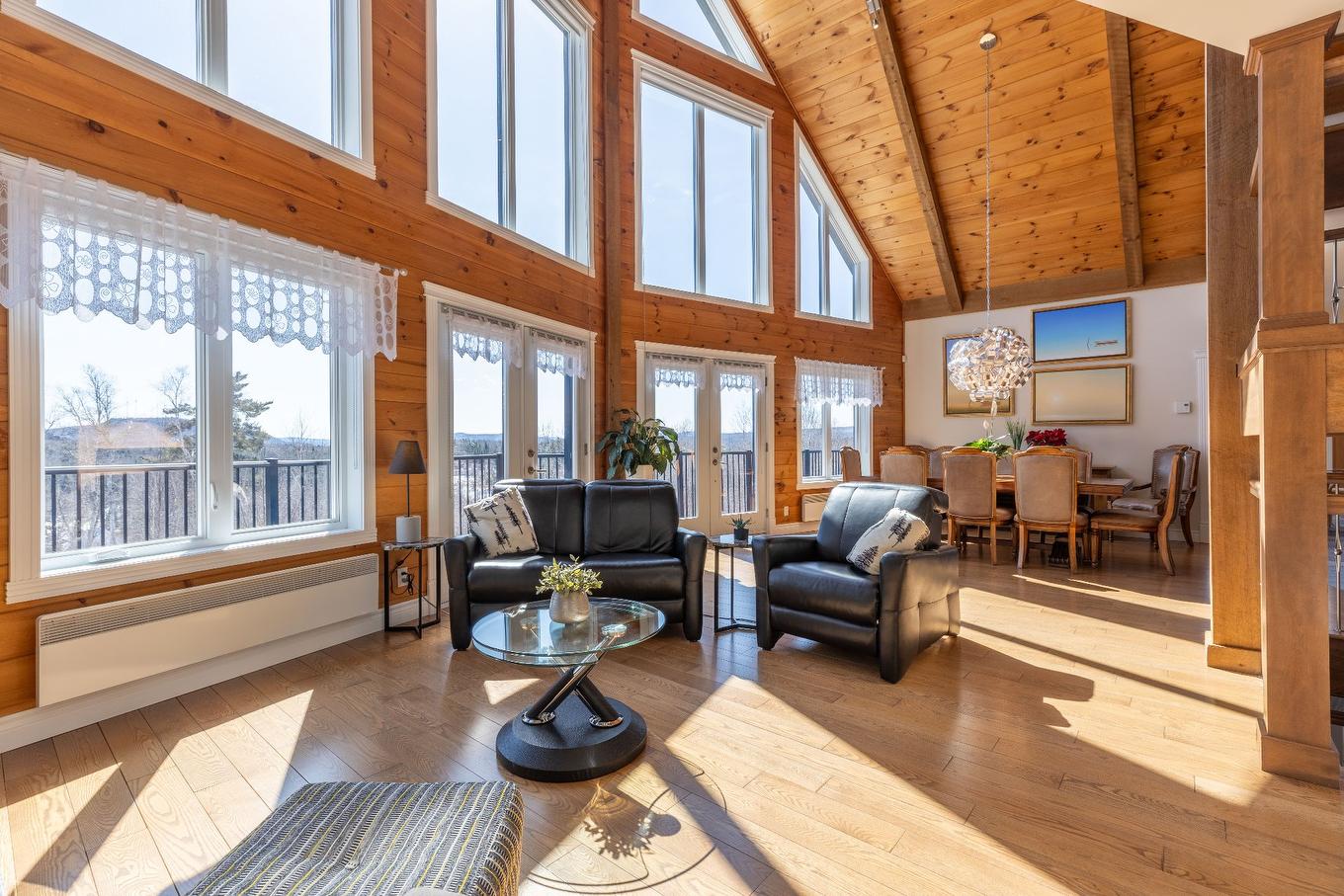 Vue d'ensemble - 521 Rue Vic, Saint-Michel-Des-Saints, QC - Indoor Photo Showing Living Room