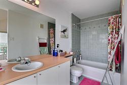 Ensuite bathroom -