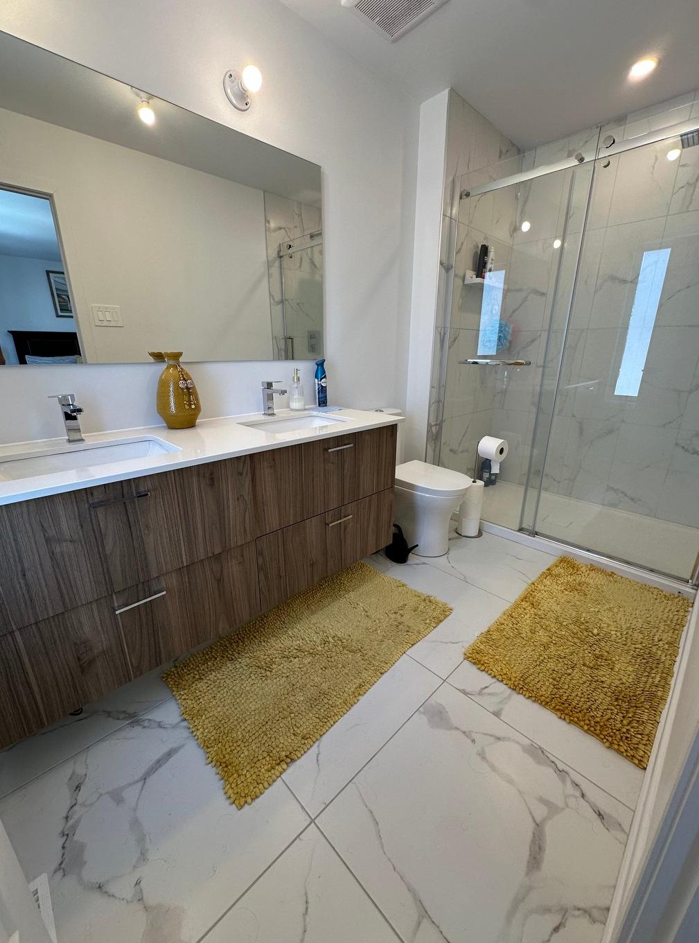 Salle de bains attenante à la CCP - 13371 Boul. Gouin O., Montréal (Pierrefonds-Roxboro), QC - Indoor Photo Showing Bathroom