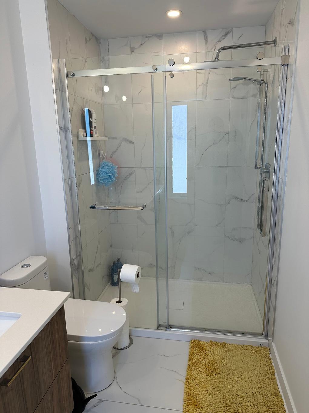 Salle de bains attenante à la CCP - 13371 Boul. Gouin O., Montréal (Pierrefonds-Roxboro), QC - Indoor Photo Showing Bathroom