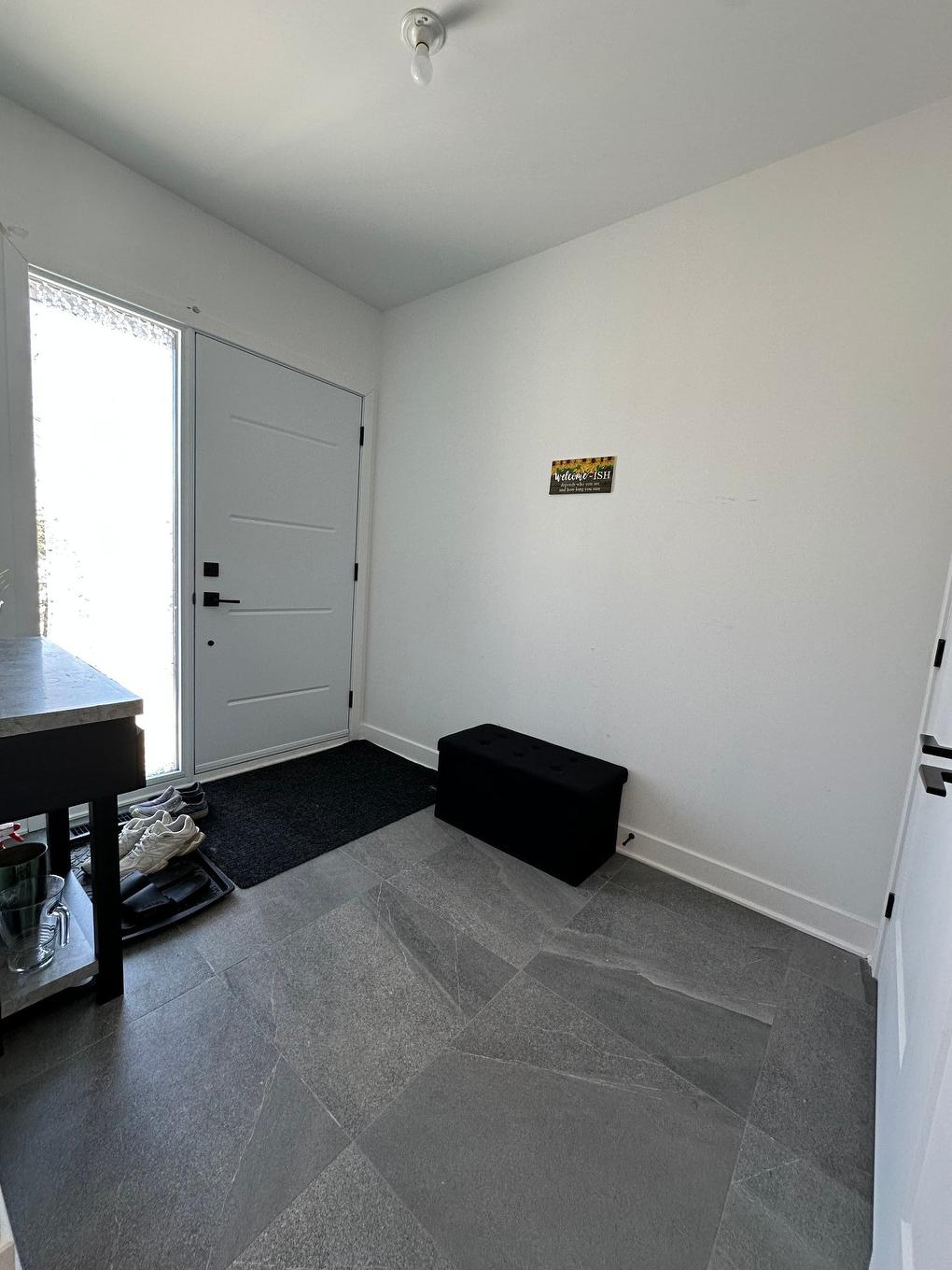 Salle - 13371 Boul. Gouin O., Montréal (Pierrefonds-Roxboro), QC - Indoor Photo Showing Other Room