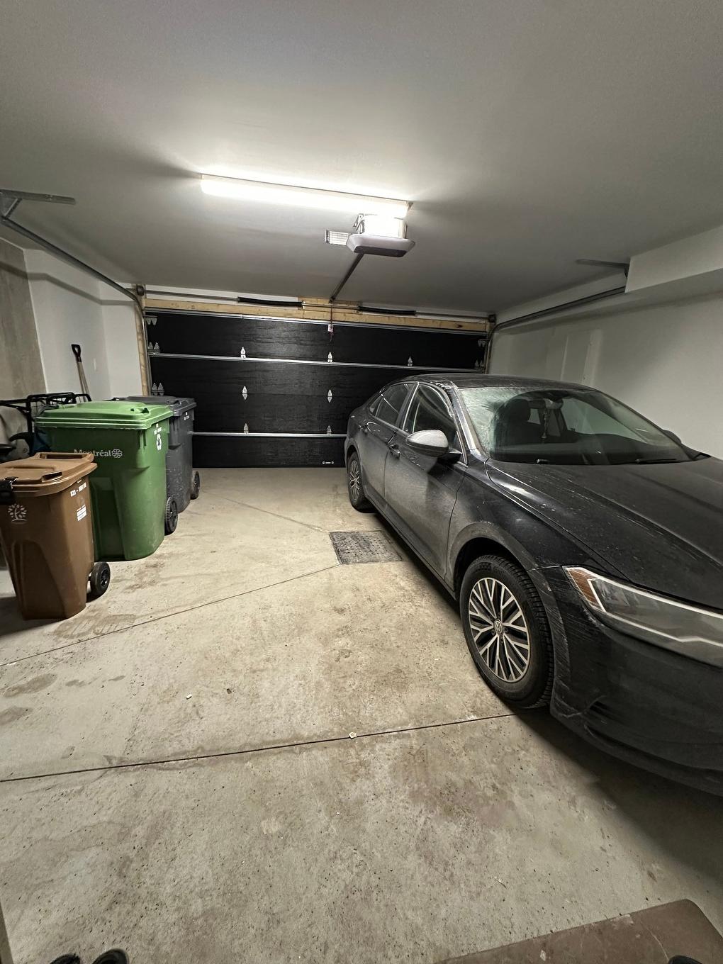 Garage - 13371 Boul. Gouin O., Montréal (Pierrefonds-Roxboro), QC - Indoor Photo Showing Garage