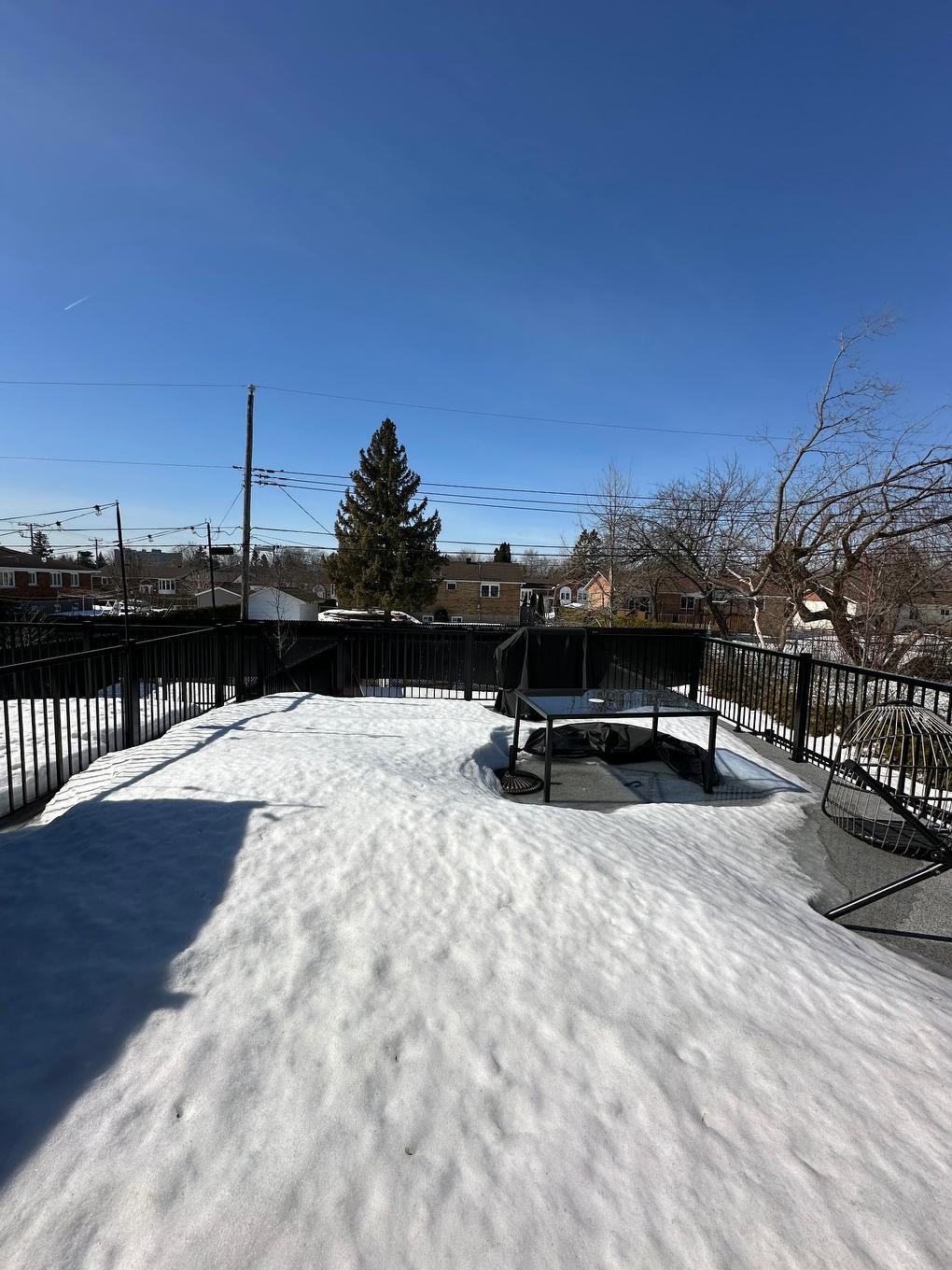 Cour - 13371 Boul. Gouin O., Montréal (Pierrefonds-Roxboro), QC - Outdoor