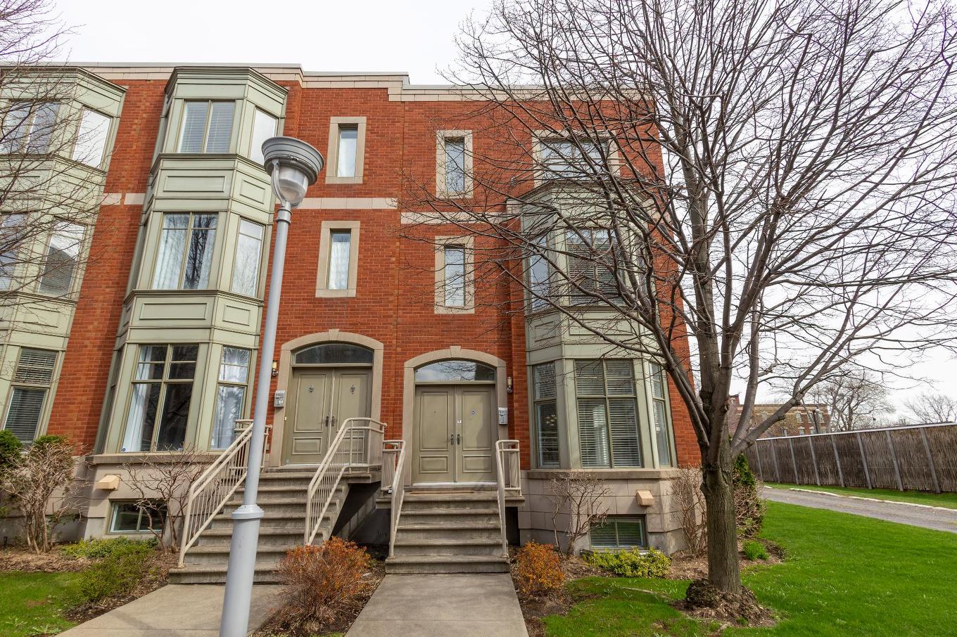 Exterior - 4363 Boul. Décarie, Montréal (Côte-Des-Neiges/Notre-Dame-De-Grâce), QC - Outdoor With Facade