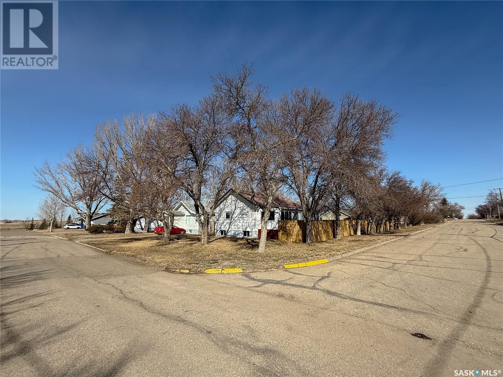 106 1St Street, Gull Lake, SK - Outdoor