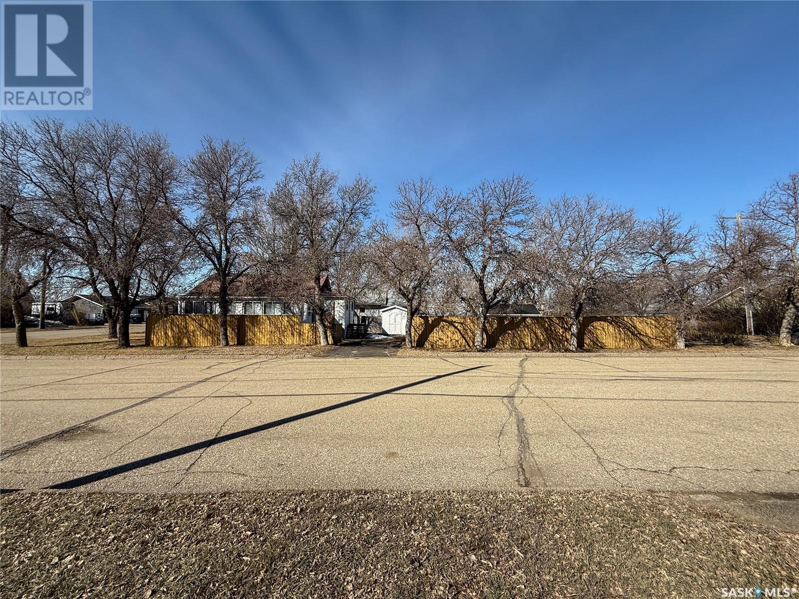 106 1St Street, Gull Lake, SK - Outdoor