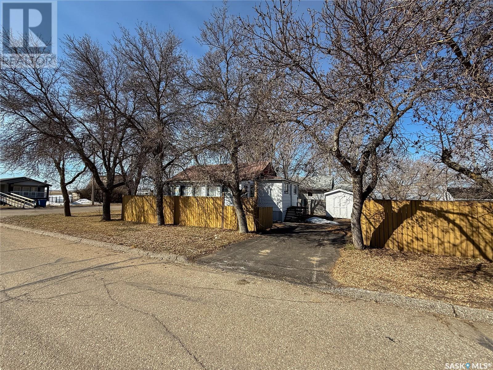 106 1St Street, Gull Lake, SK - Outdoor