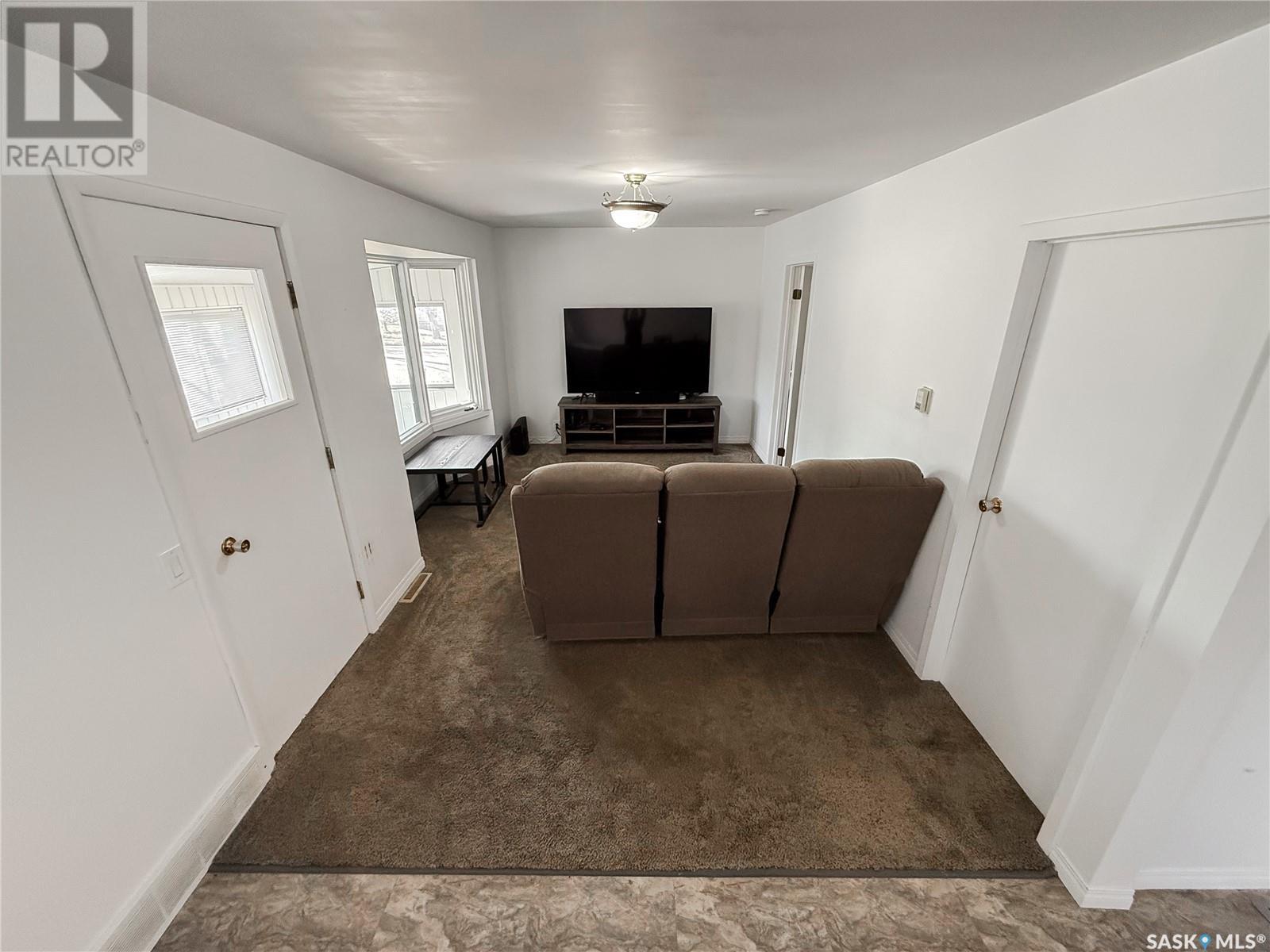 106 1St Street, Gull Lake, SK - Indoor