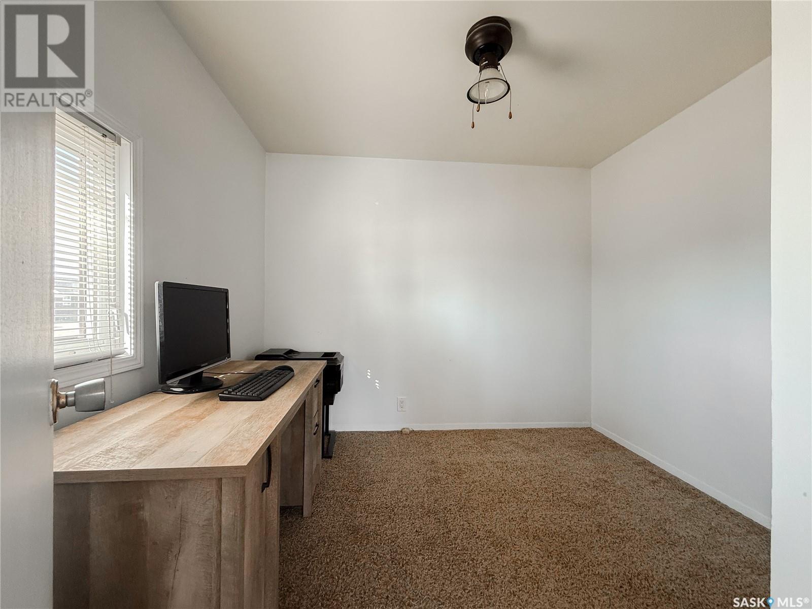 106 1St Street, Gull Lake, SK - Indoor Photo Showing Office