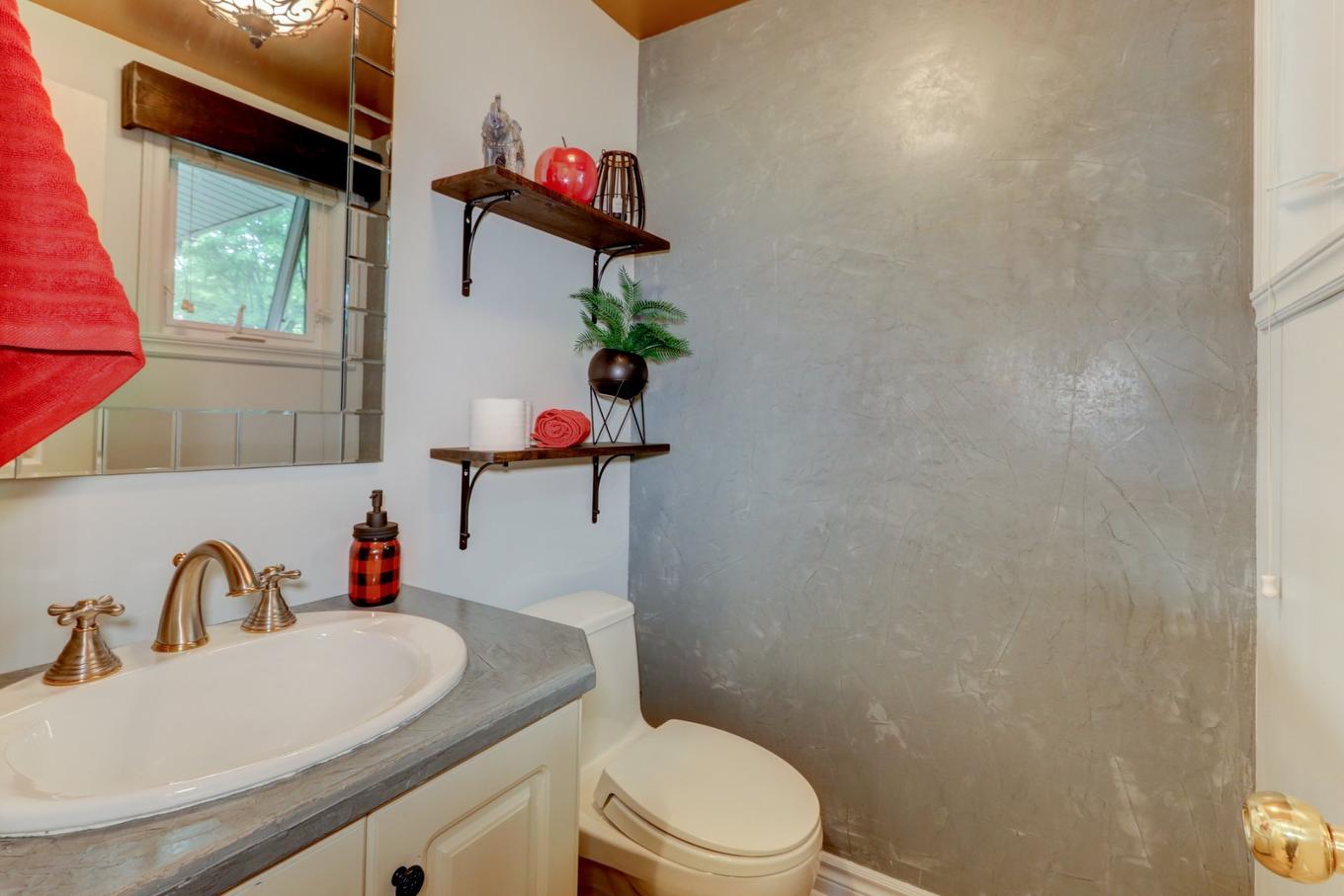 Salle d'eau - 645 Rue Watson, Lachute, QC - Indoor Photo Showing Bathroom