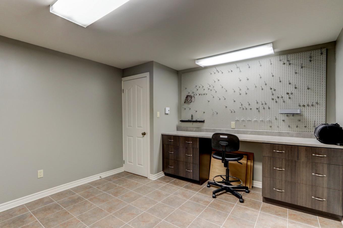 Atelier - 645 Rue Watson, Lachute, QC - Indoor