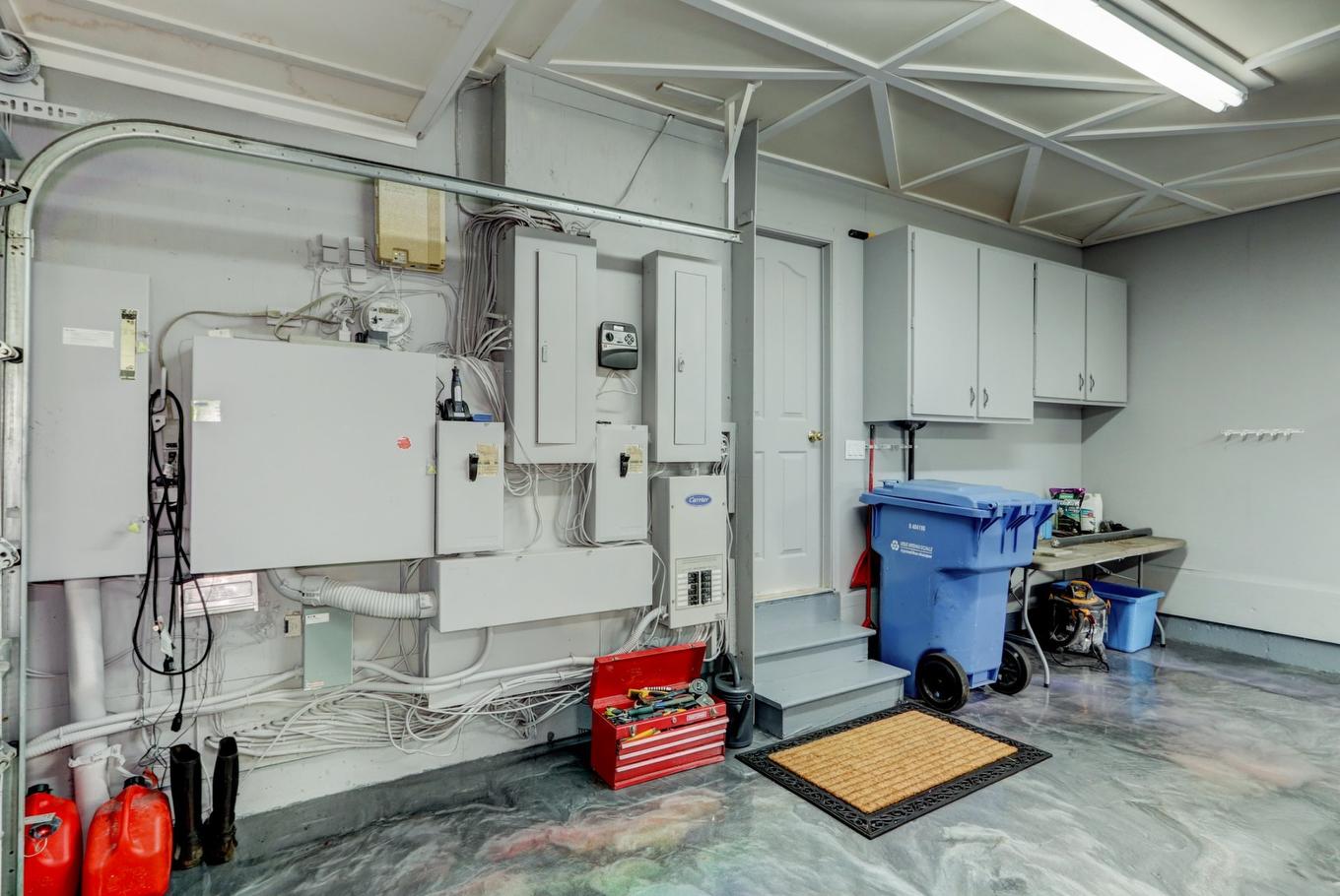 Garage - 645 Rue Watson, Lachute, QC - Indoor Photo Showing Garage