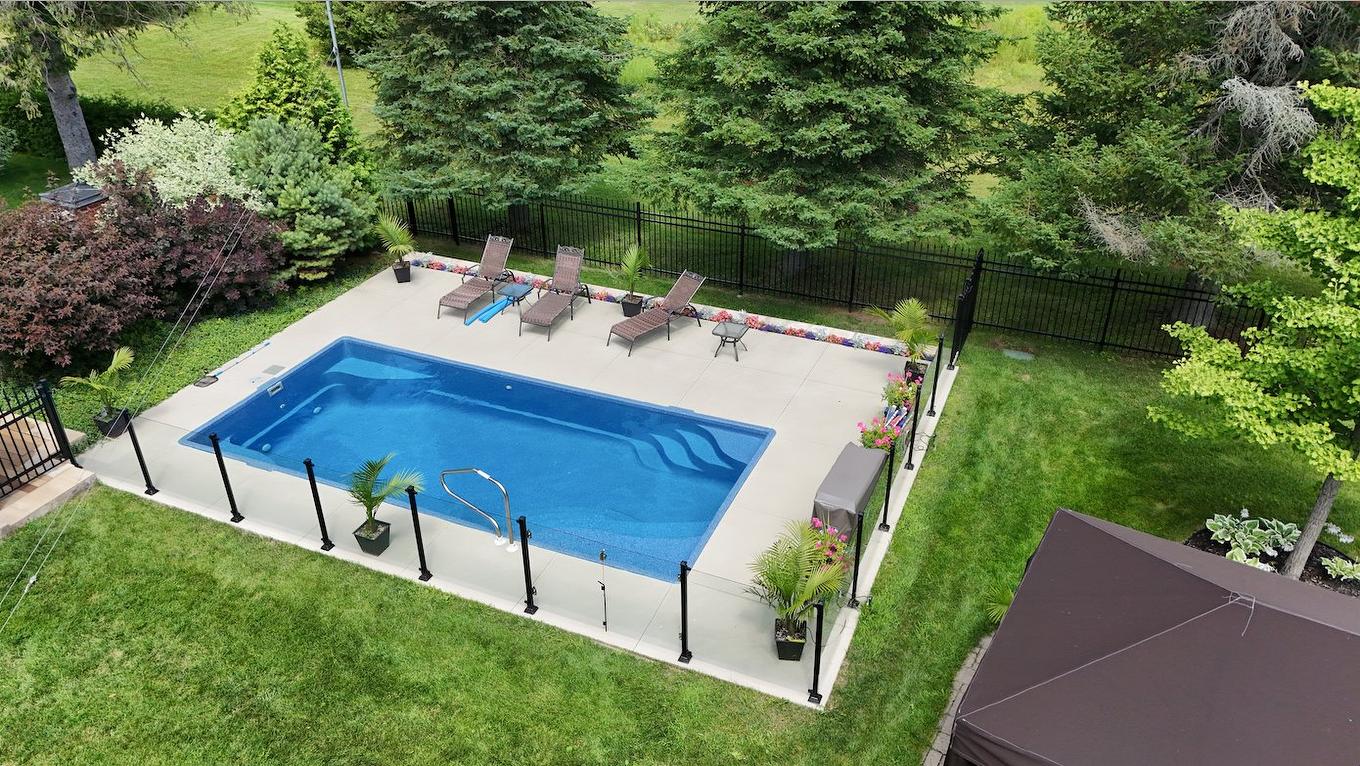 Vue d'ensemble - 645 Rue Watson, Lachute, QC - Outdoor With In Ground Pool With Backyard