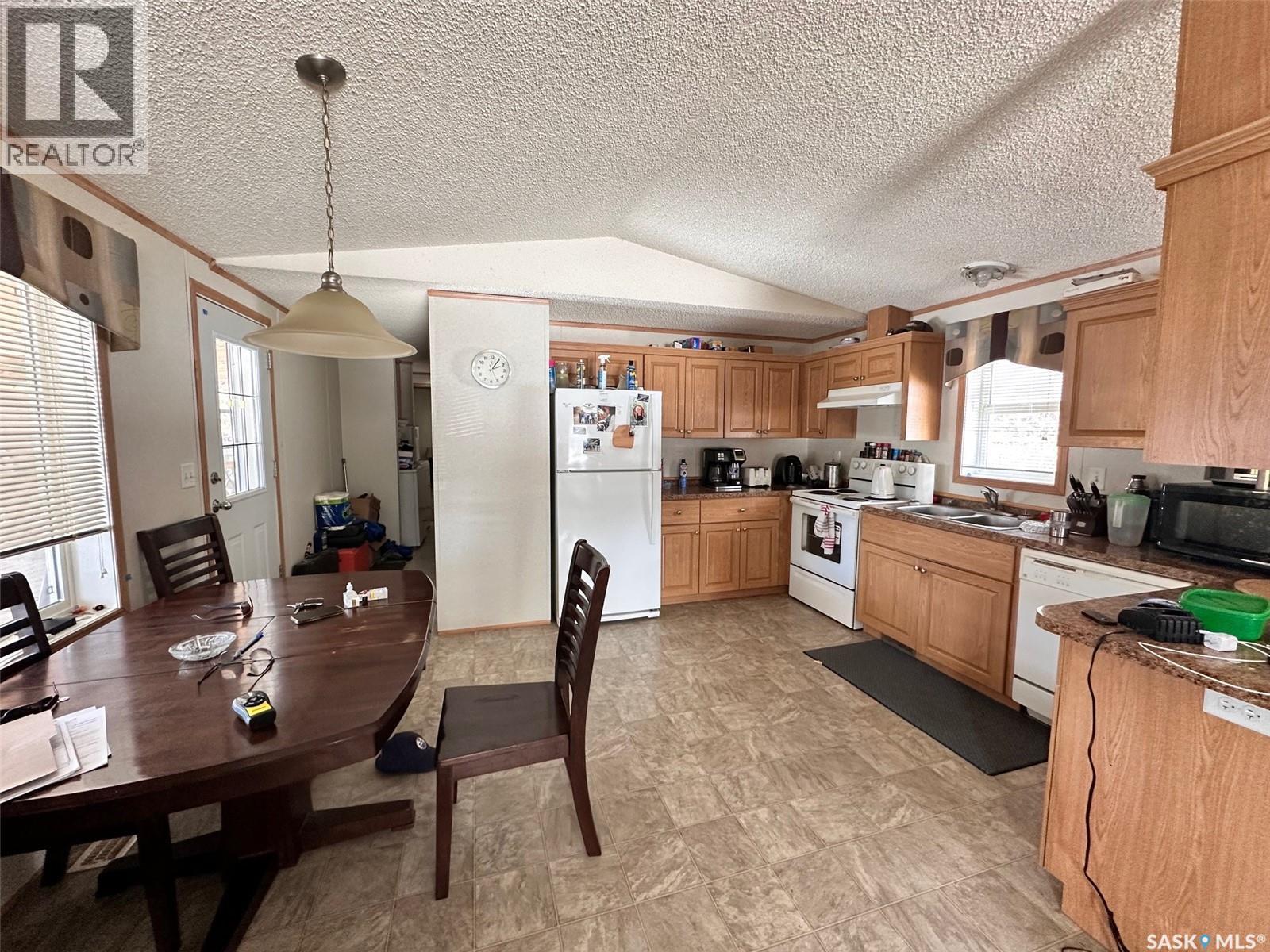103 5Th Avenue, Chitek Lake, SK - Indoor