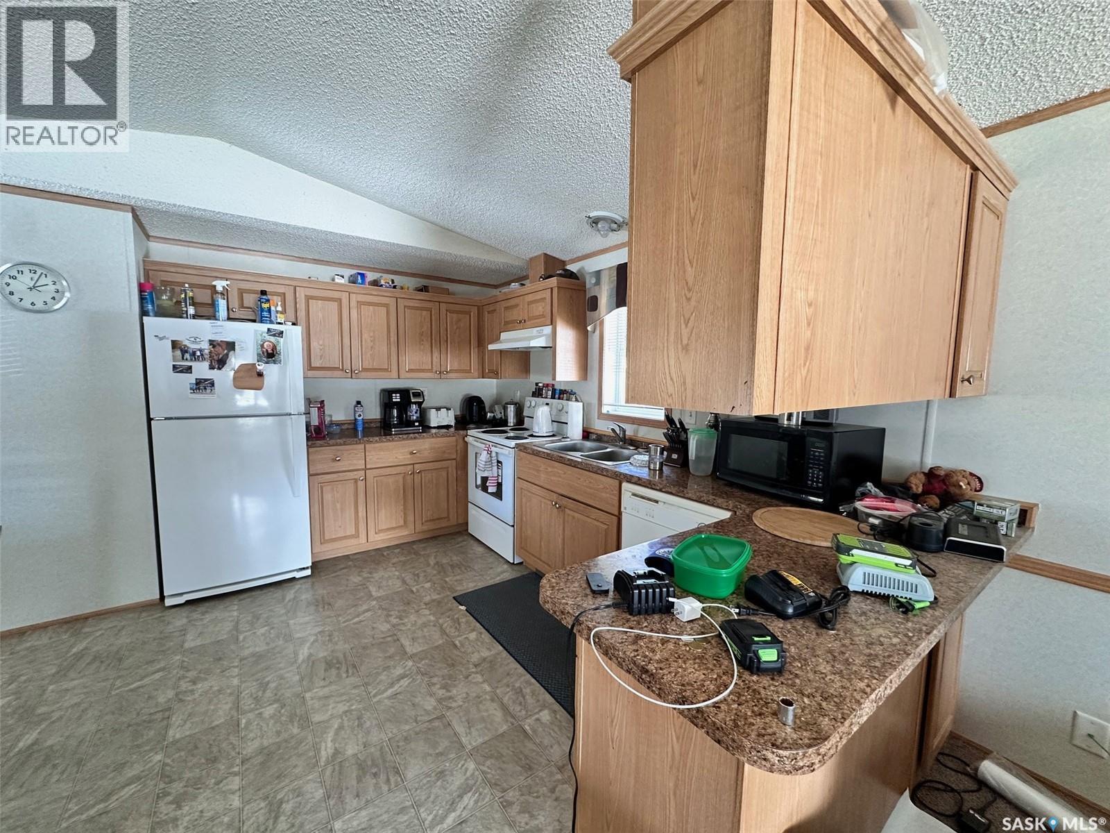 103 5Th Avenue, Chitek Lake, SK - Indoor Photo Showing Kitchen With Double Sink