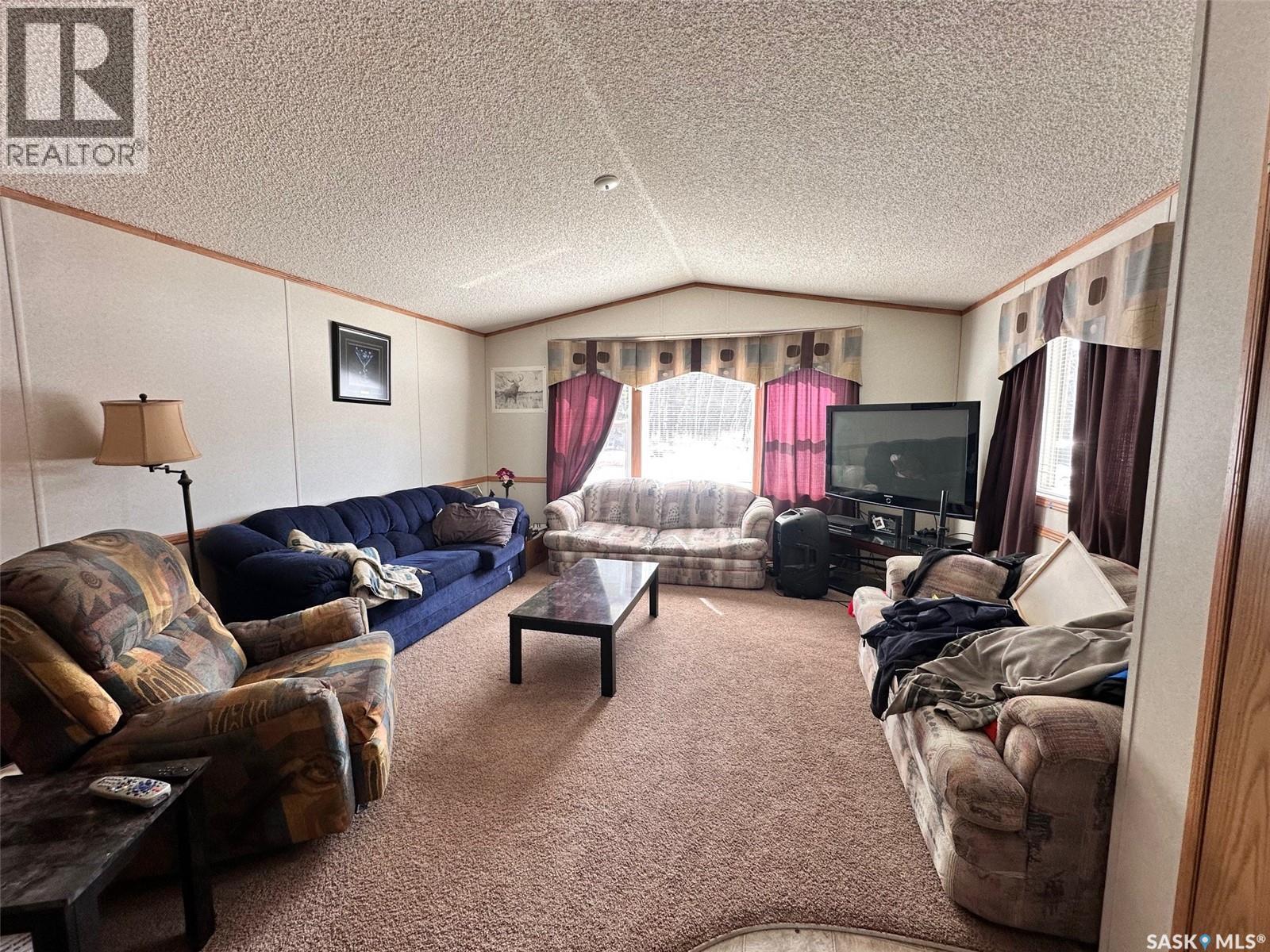 103 5Th Avenue, Chitek Lake, SK - Indoor Photo Showing Living Room