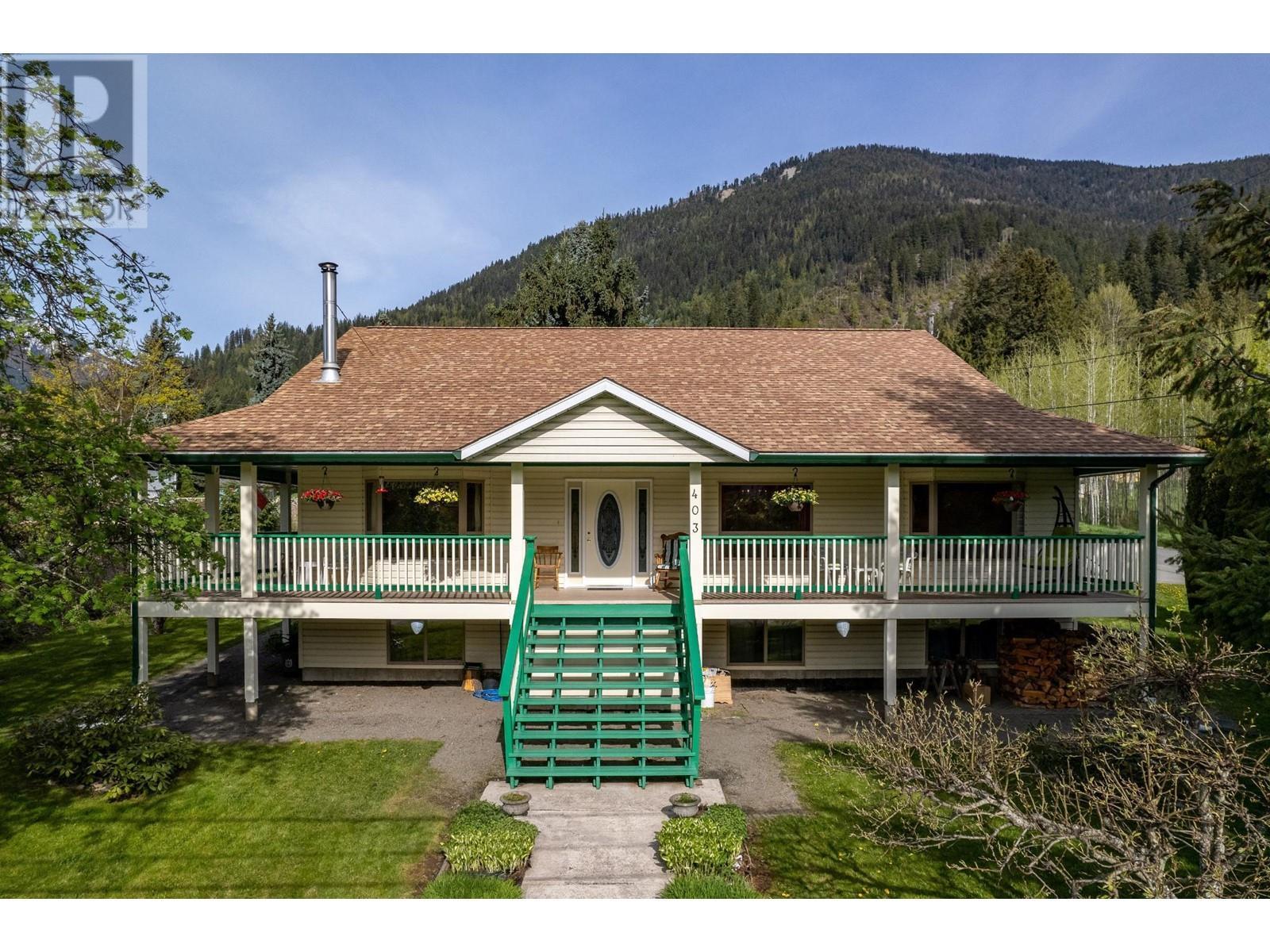 403 8Th S Street, Kaslo, BC - Outdoor With Deck Patio Veranda