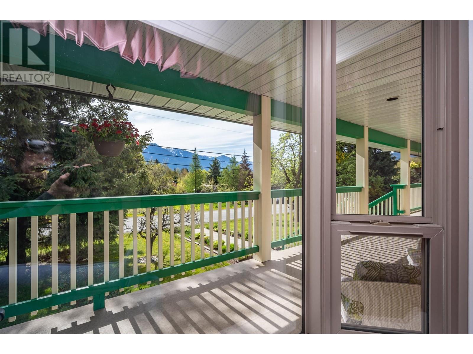 403 8Th S Street, Kaslo, BC - Outdoor With Deck Patio Veranda With Exterior