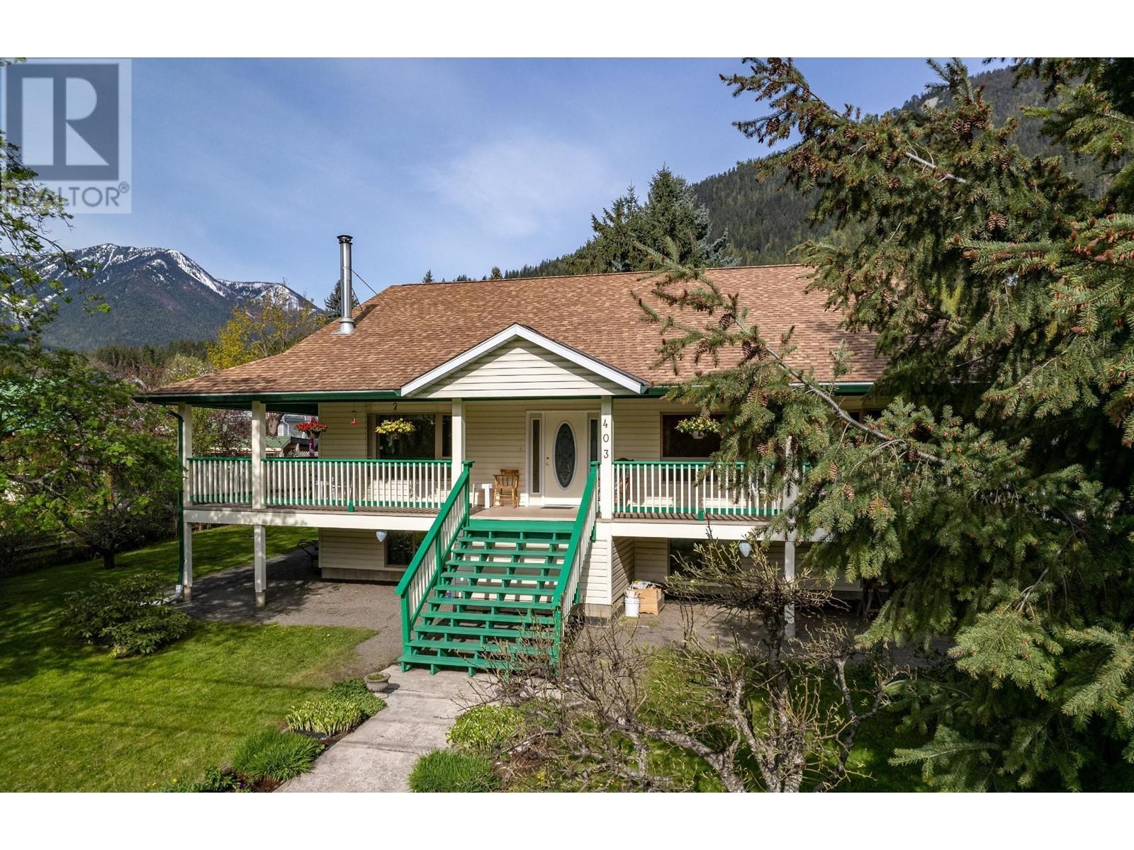 403 8Th S Street, Kaslo, BC - Outdoor With Deck Patio Veranda