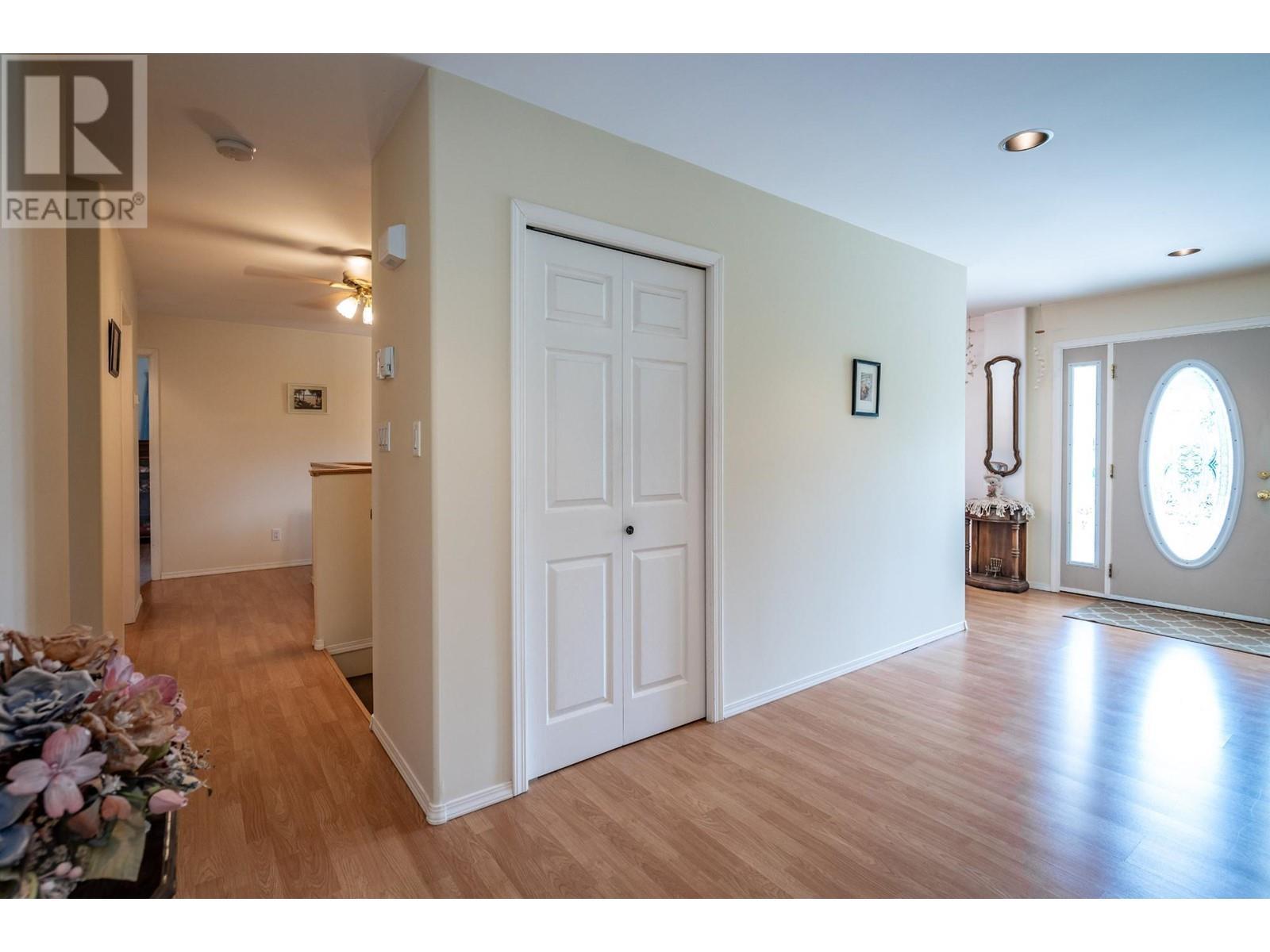 403 8Th S Street, Kaslo, BC - Indoor Photo Showing Other Room