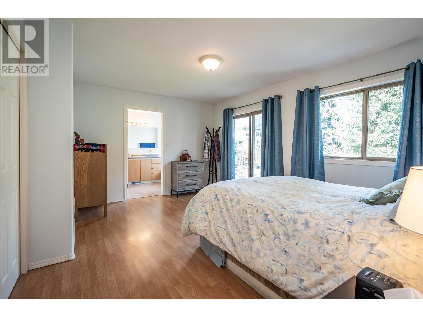 403 8Th S Street, Kaslo, BC - Indoor Photo Showing Bedroom