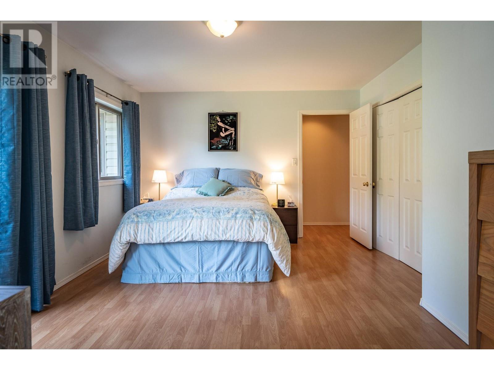 403 8Th S Street, Kaslo, BC - Indoor Photo Showing Bedroom