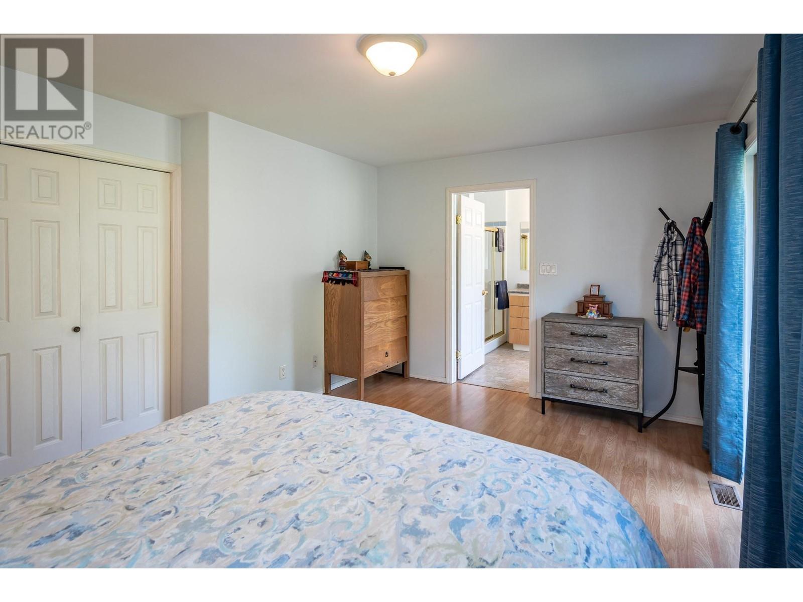 403 8Th S Street, Kaslo, BC - Indoor Photo Showing Bedroom
