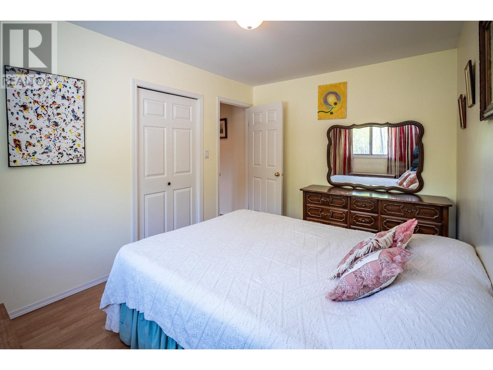403 8Th S Street, Kaslo, BC - Indoor Photo Showing Bedroom