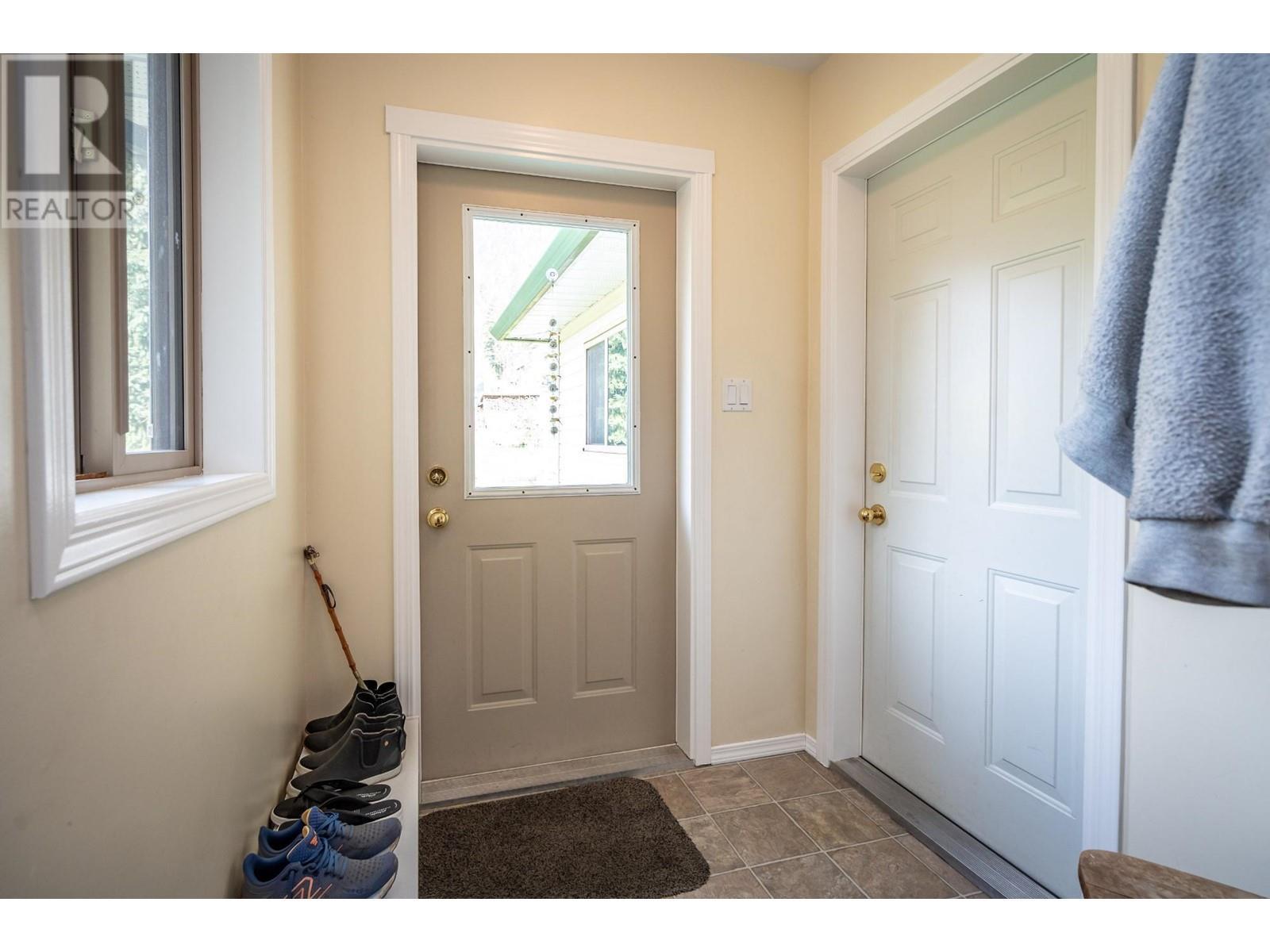 403 8Th S Street, Kaslo, BC - Indoor Photo Showing Other Room