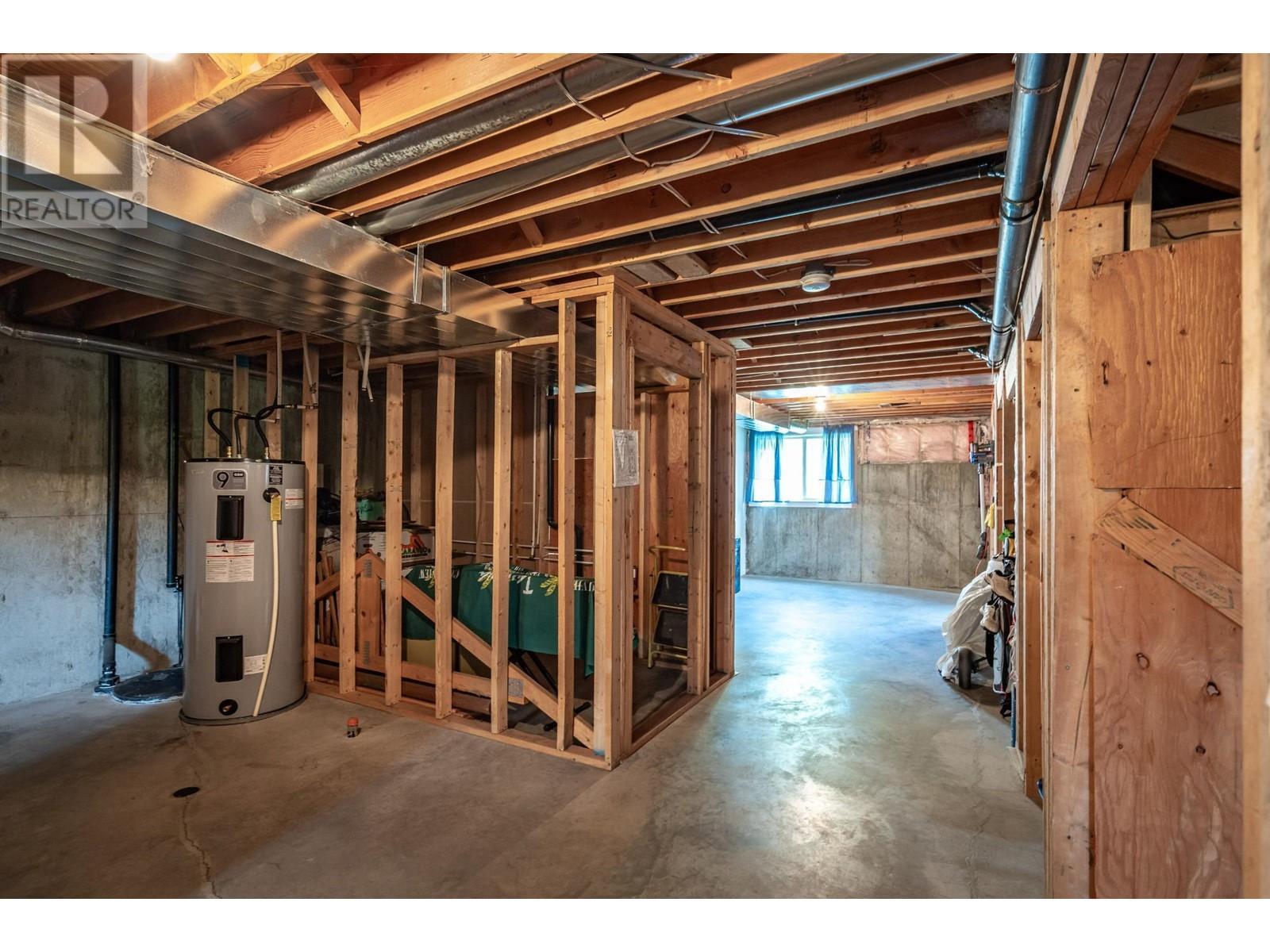 403 8Th S Street, Kaslo, BC - Indoor Photo Showing Basement