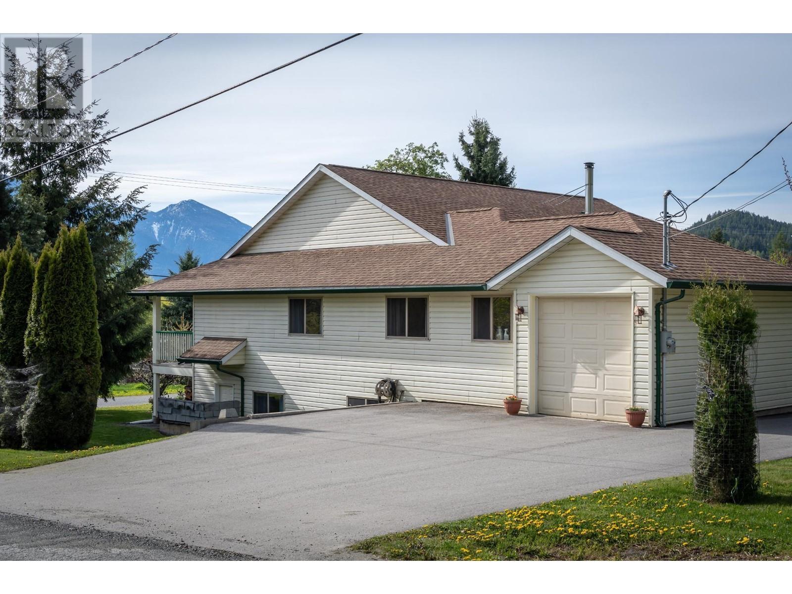 403 8Th S Street, Kaslo, BC - Outdoor