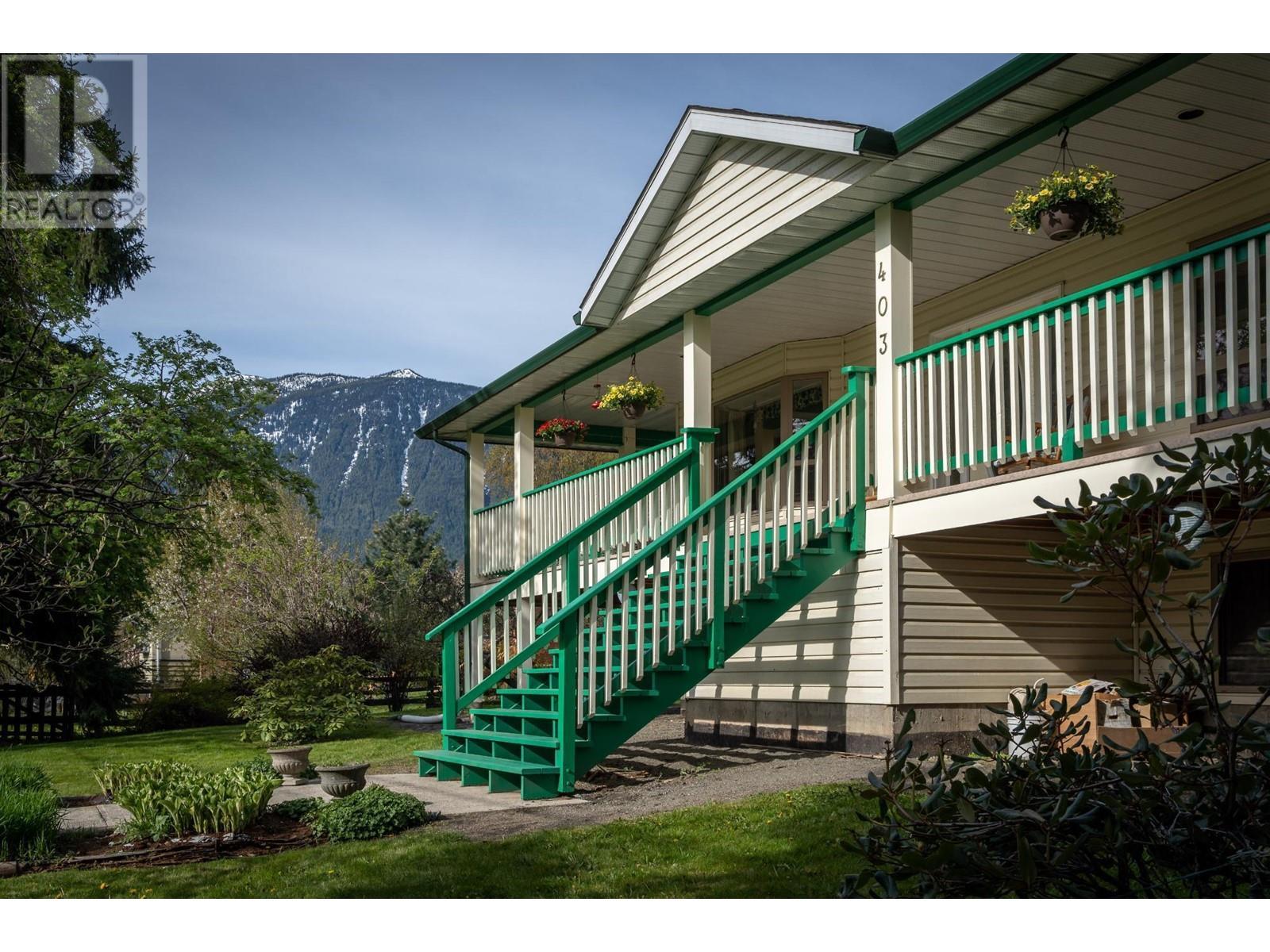 403 8Th S Street, Kaslo, BC - Outdoor With Deck Patio Veranda