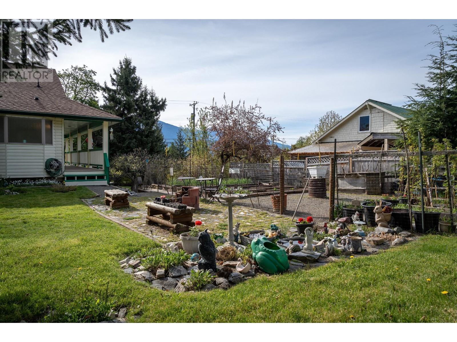 403 8Th S Street, Kaslo, BC - Outdoor