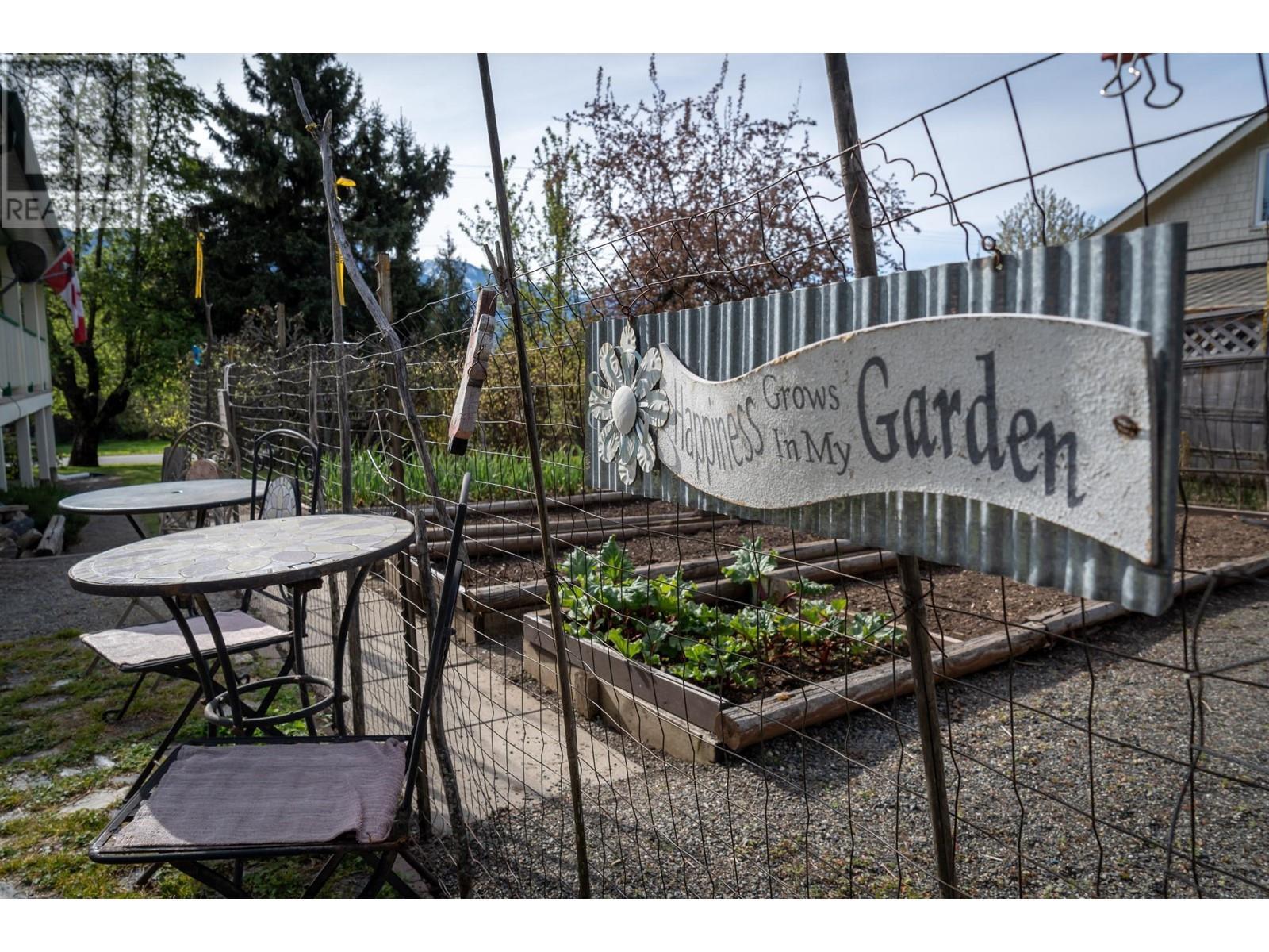 403 8Th S Street, Kaslo, BC - Outdoor With Deck Patio Veranda