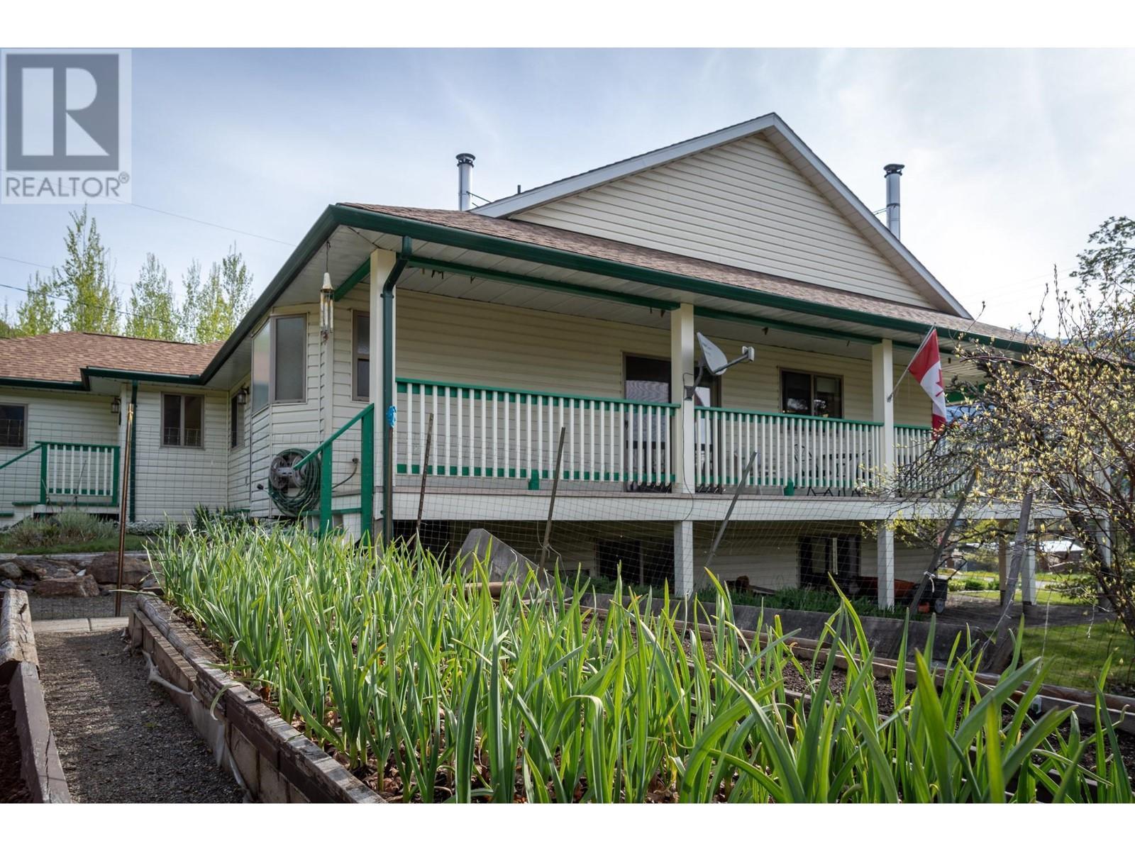 403 8Th S Street, Kaslo, BC - Outdoor With Deck Patio Veranda