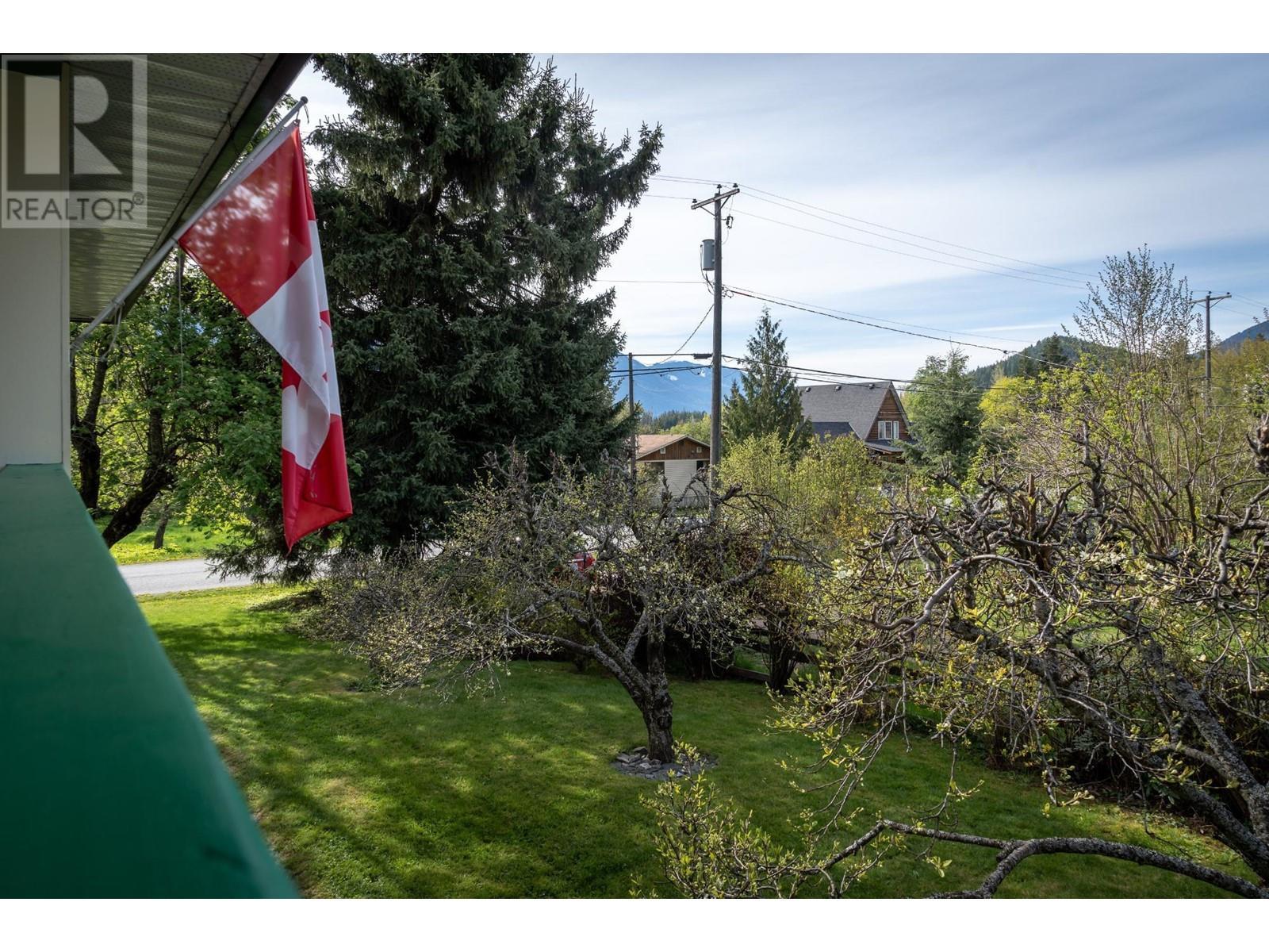 403 8Th S Street, Kaslo, BC - Outdoor With View