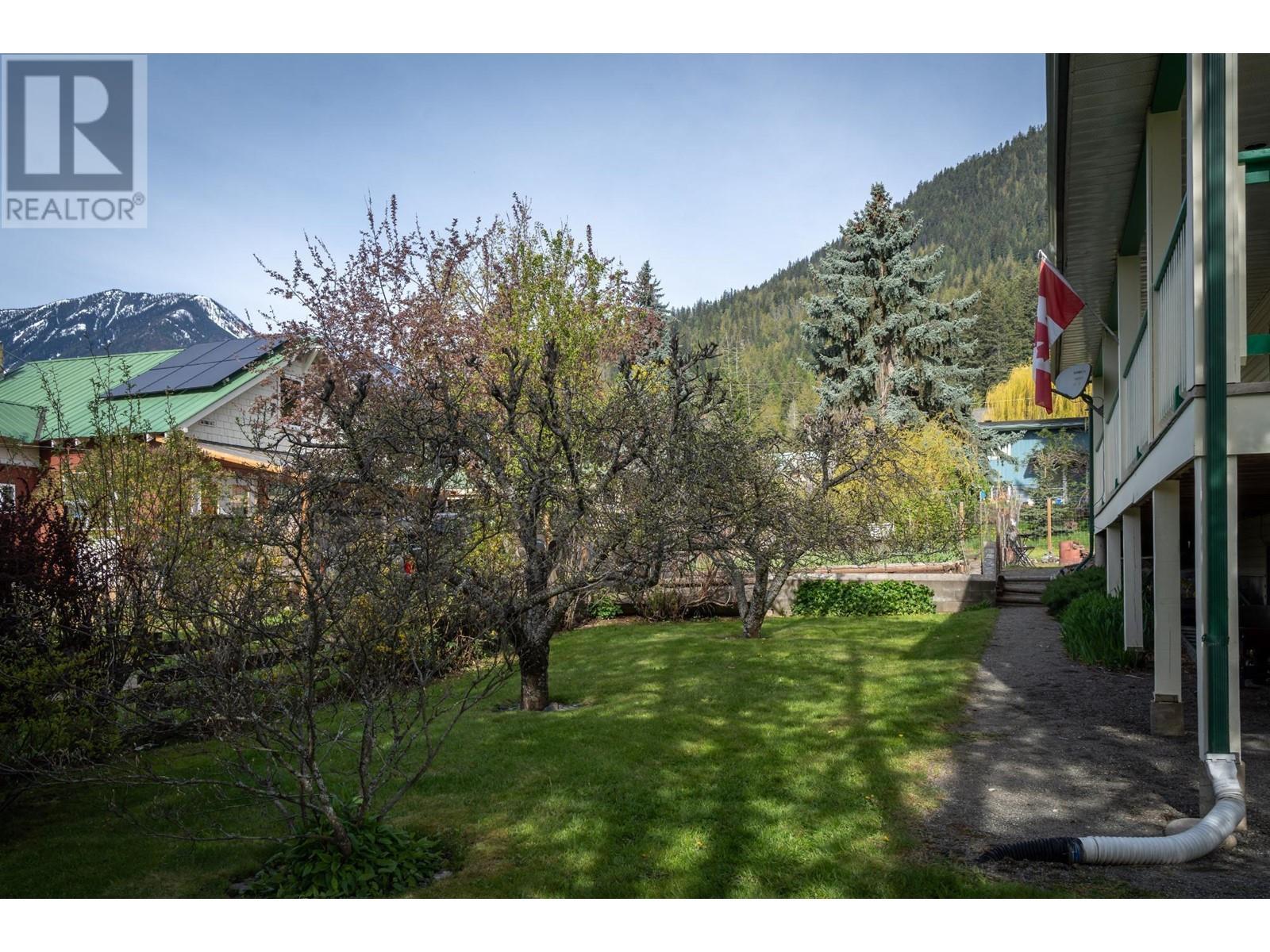 403 8Th S Street, Kaslo, BC - Outdoor