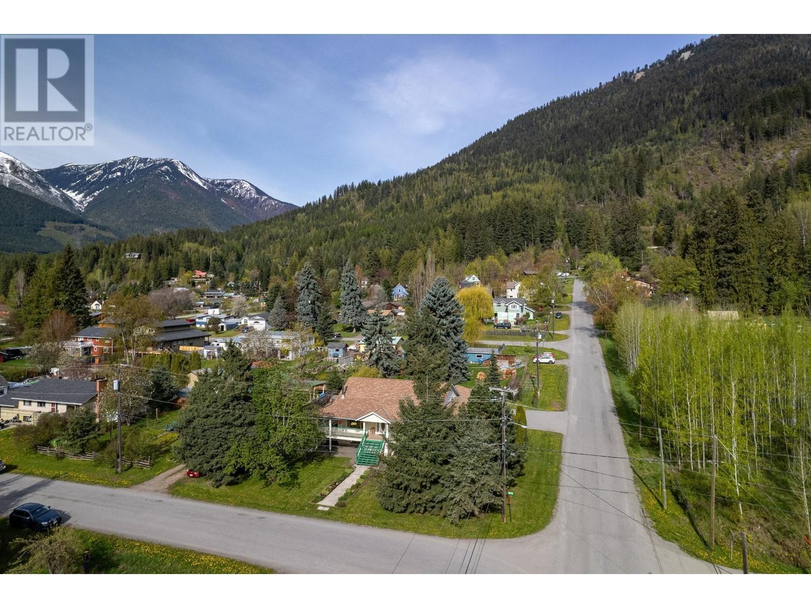 403 8Th S Street, Kaslo, BC - Outdoor With View
