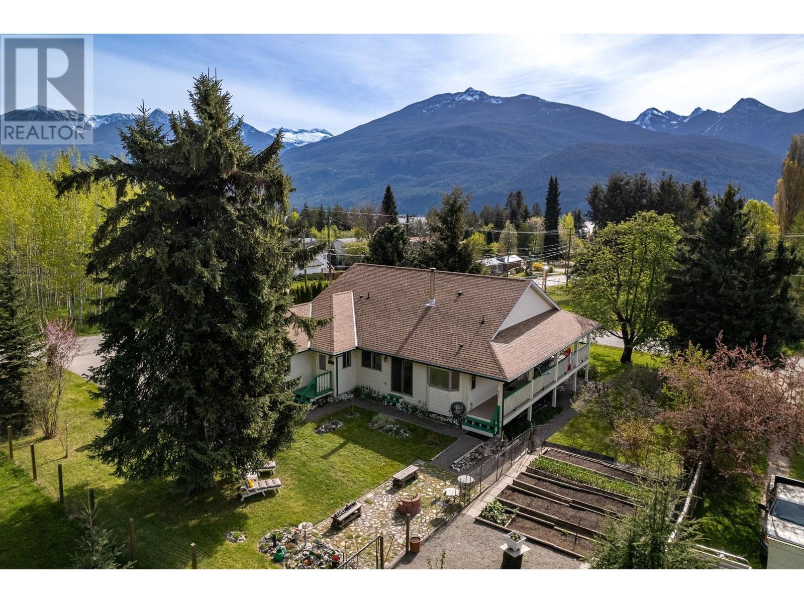 403 8Th S Street, Kaslo, BC - Outdoor With View